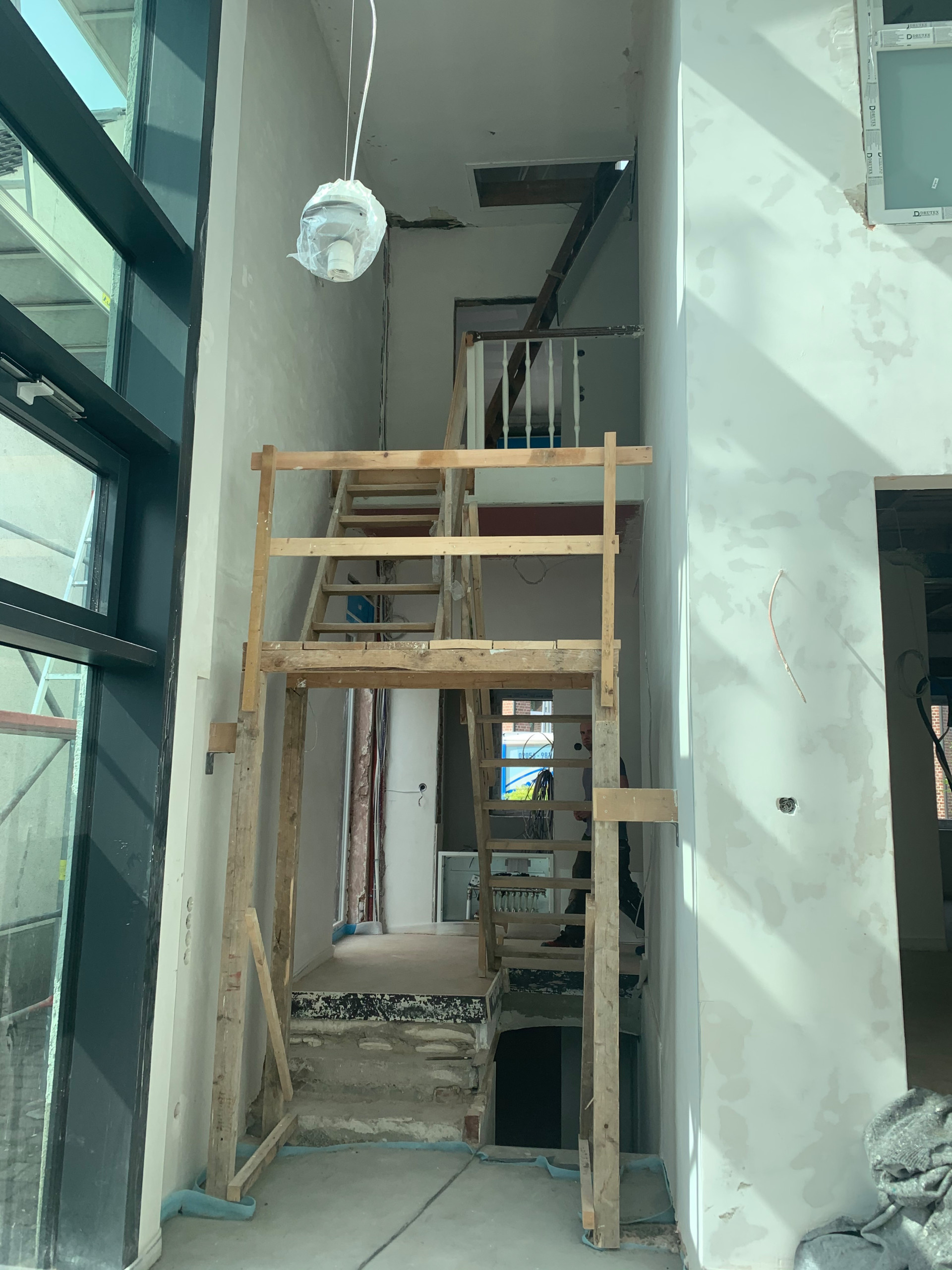 До и после: Лестница с «разрезанными» ступенями