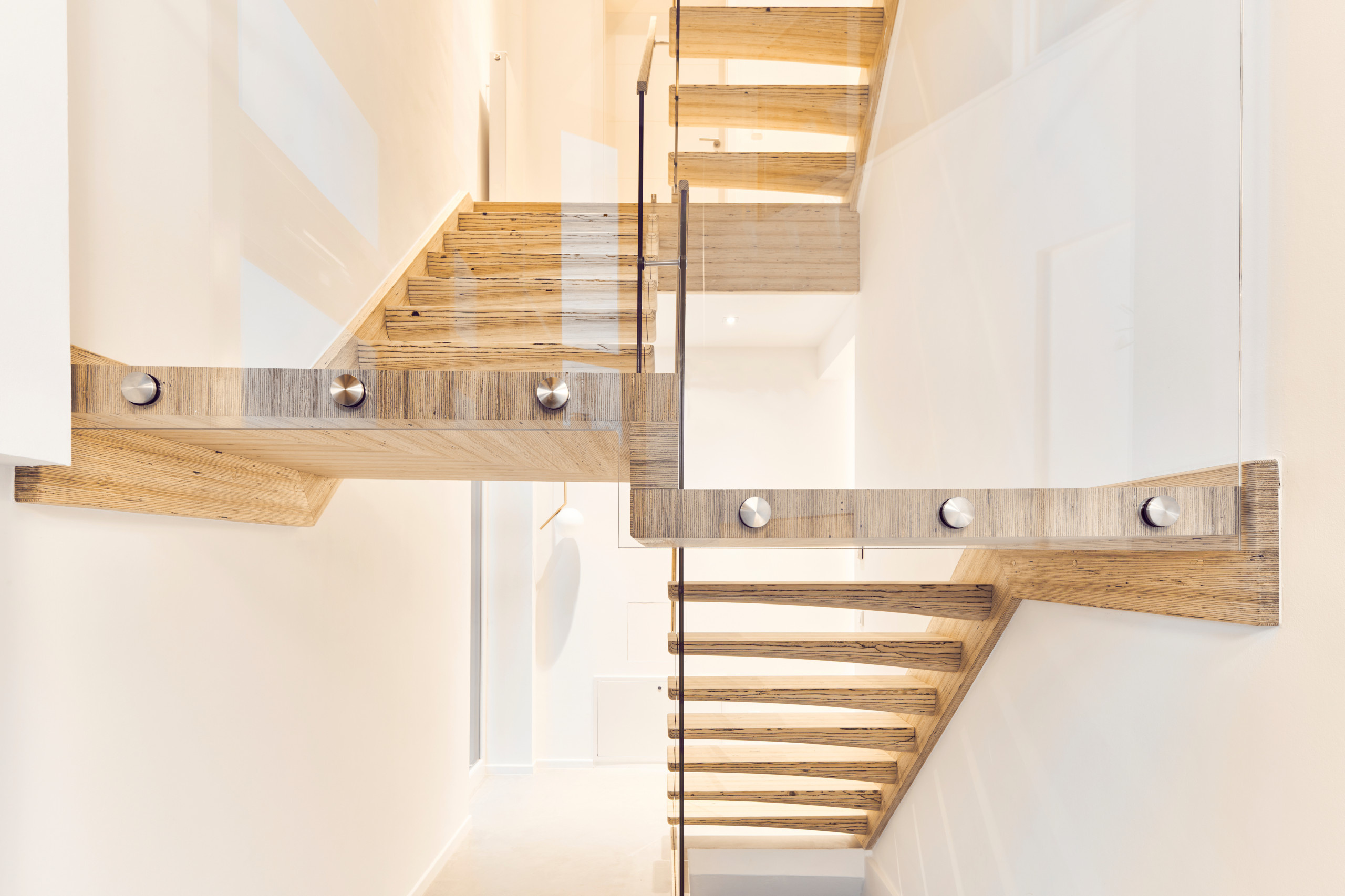 До и после: Лестница с «разрезанными» ступенями