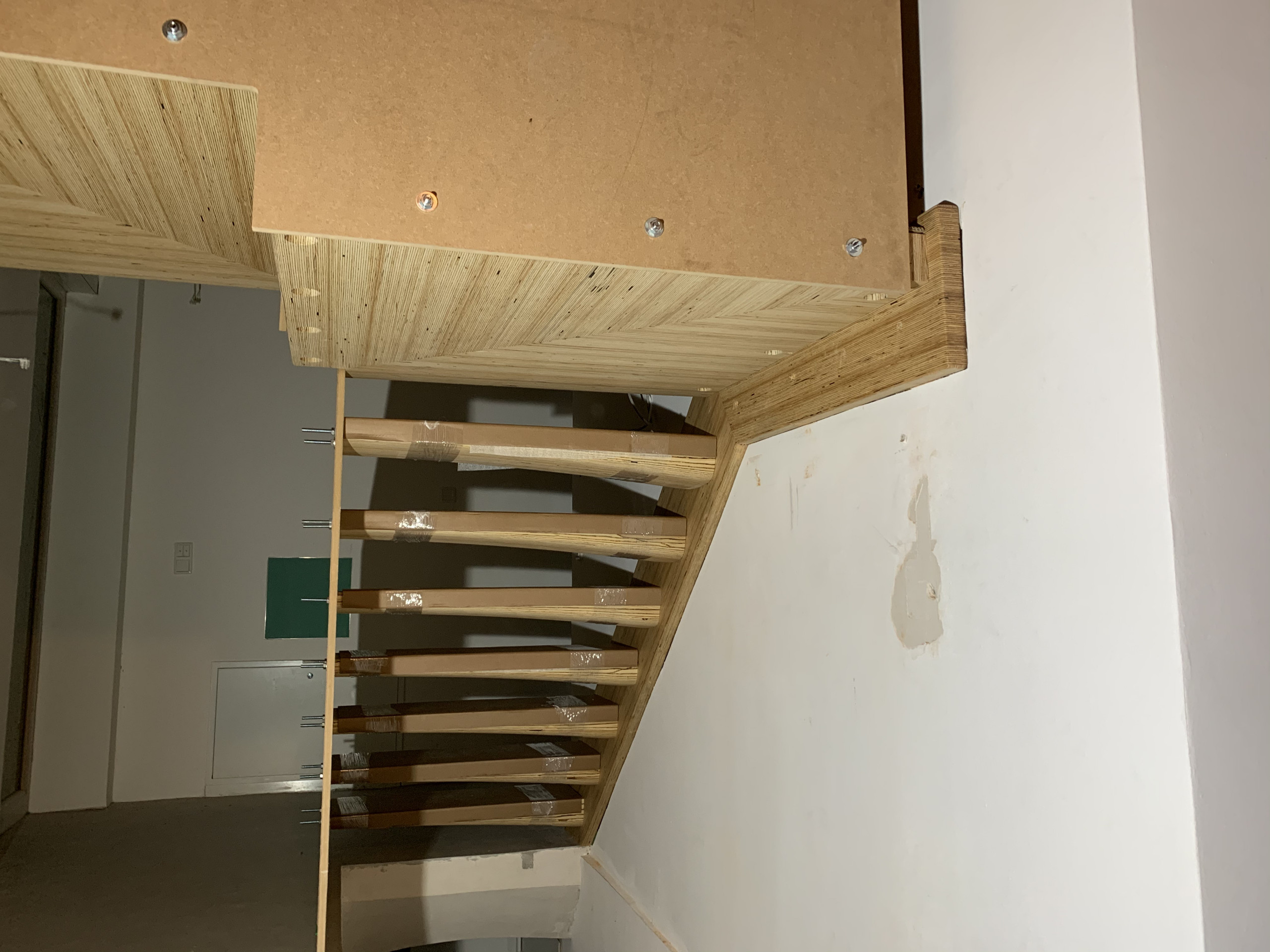 До и после: Лестница с «разрезанными» ступенями