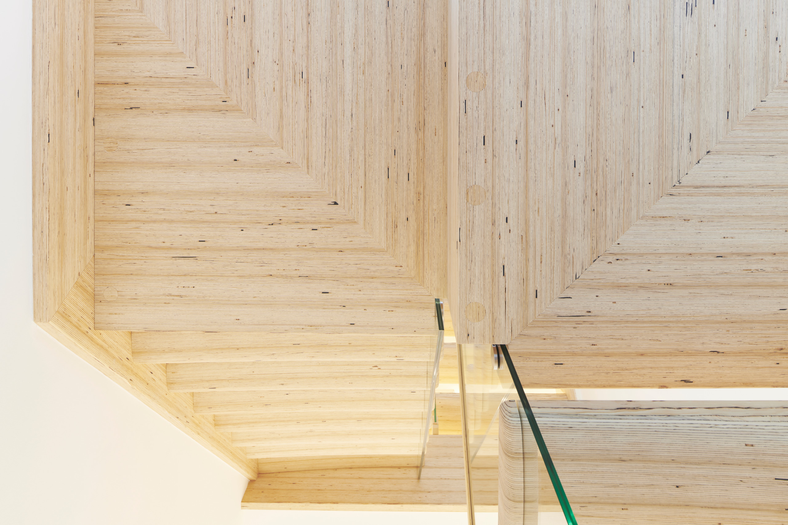 До и после: Лестница с «разрезанными» ступенями