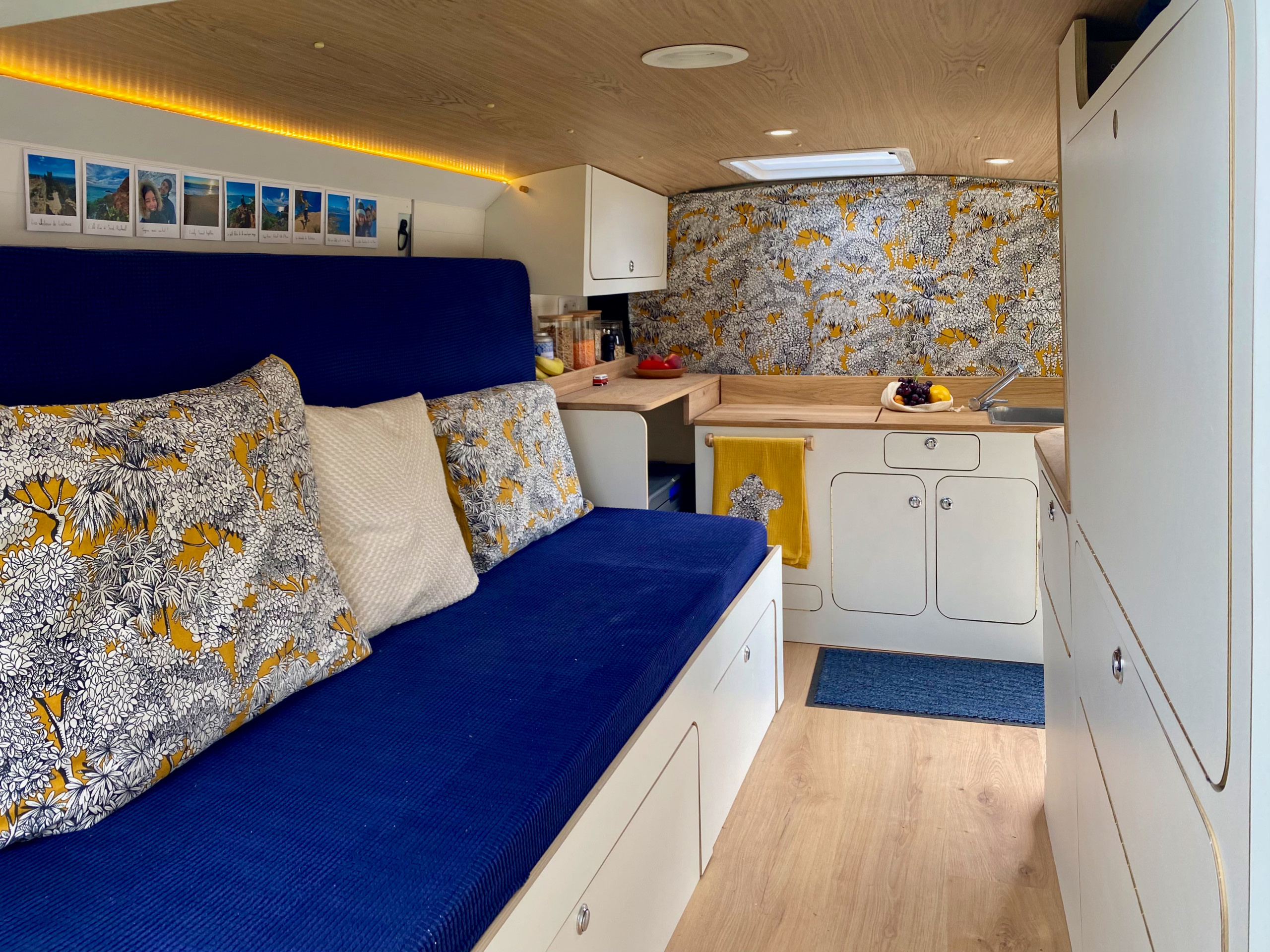 До и после: Фургон для путешествий с выезжающей кухней