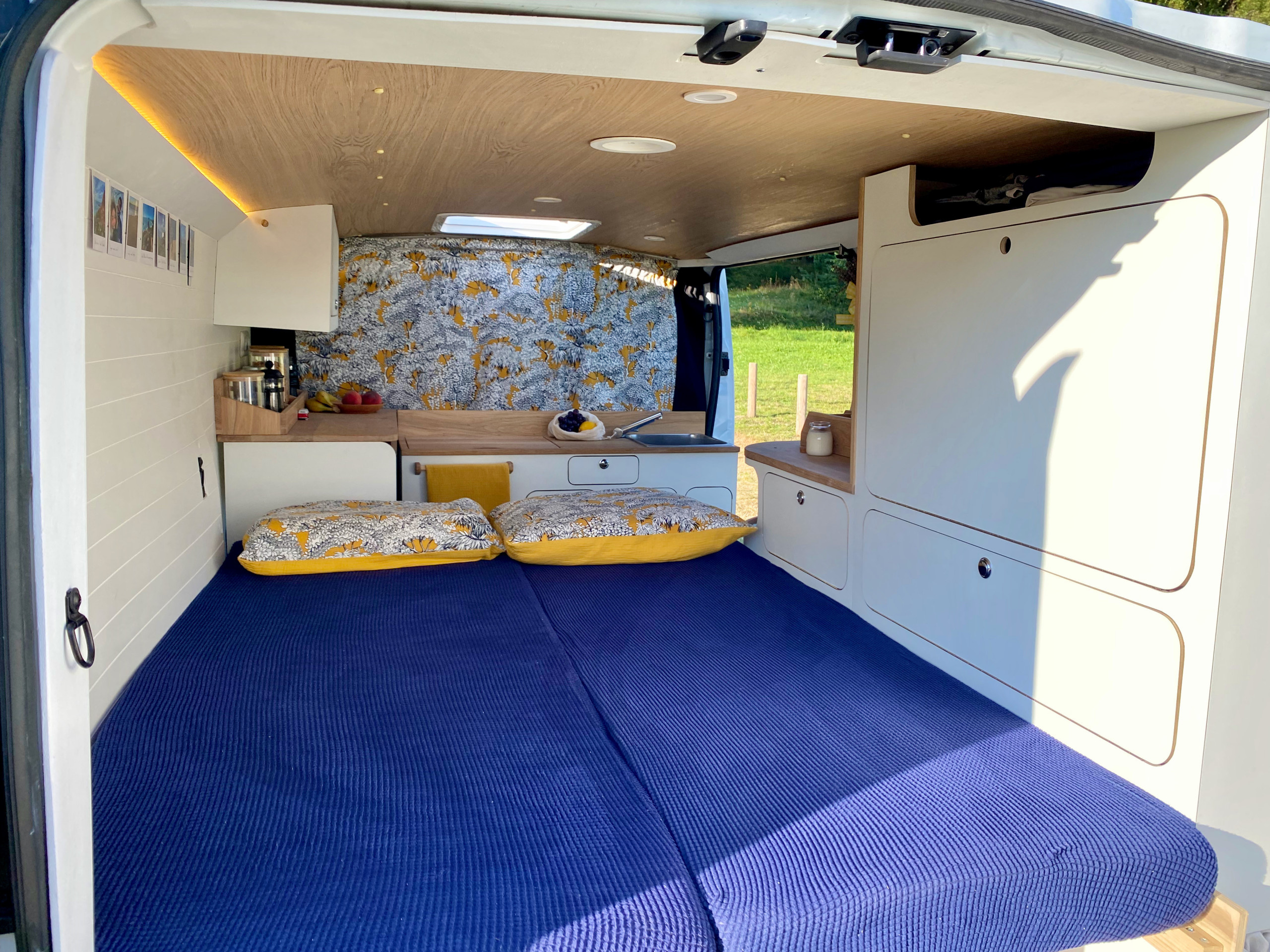 До и после: Фургон для путешествий с выезжающей кухней