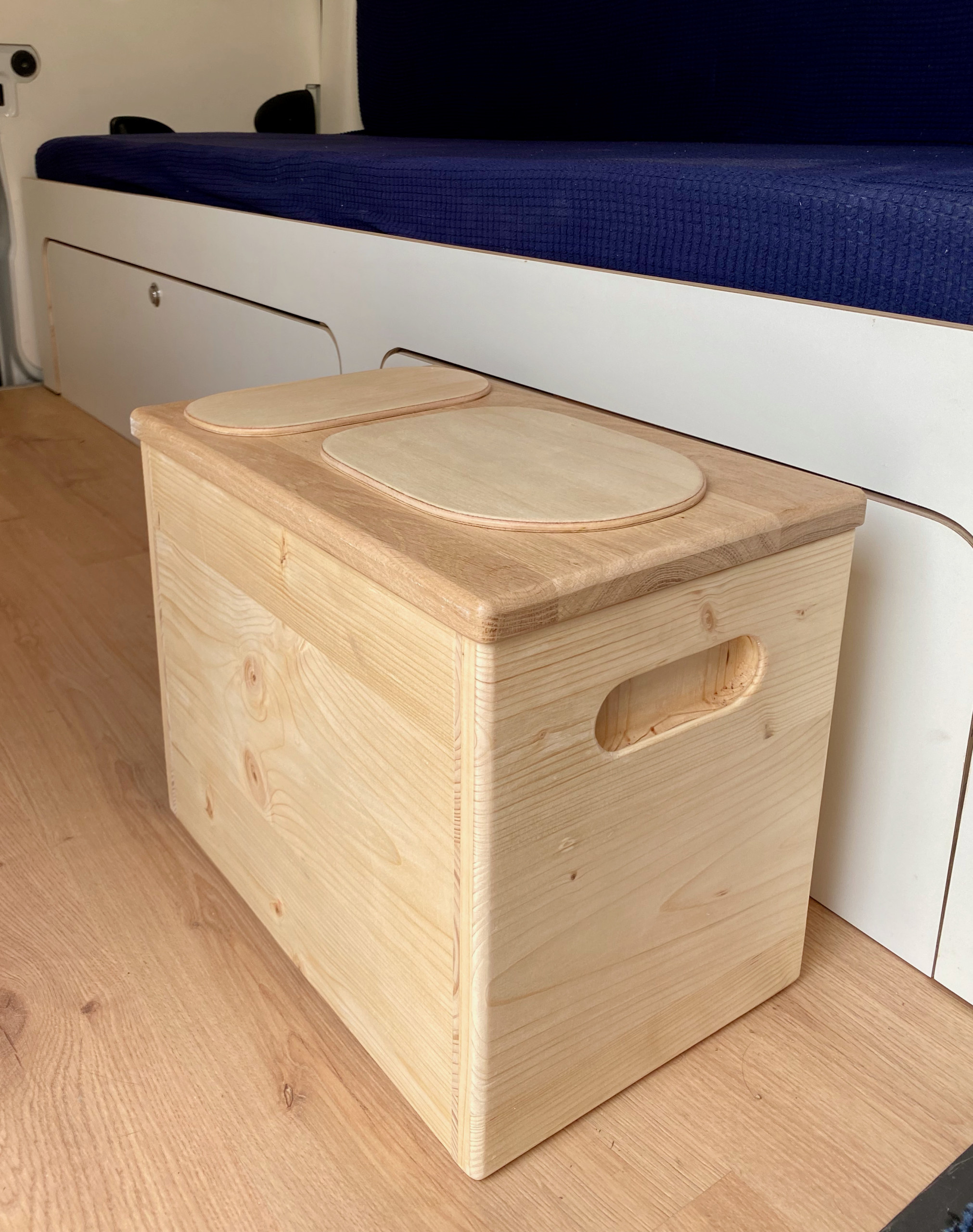 До и после: Фургон для путешествий с выезжающей кухней