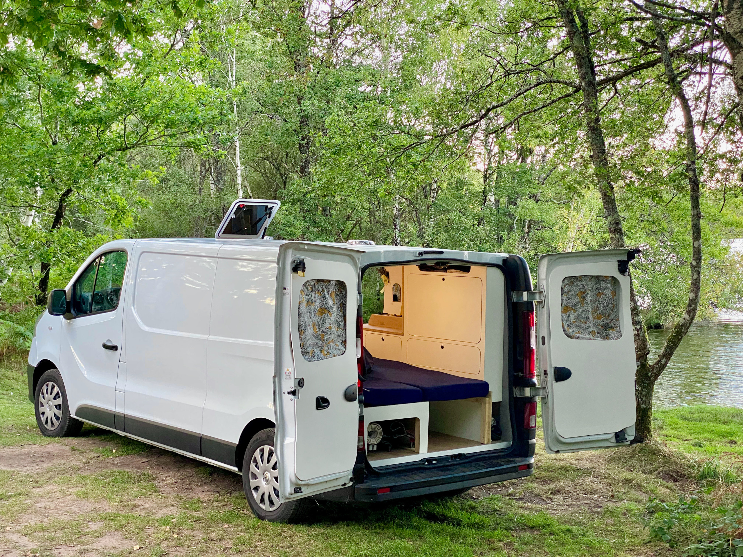 До и после: Фургон для путешествий с выезжающей кухней