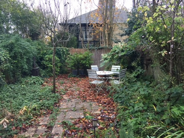 Сад недели: Маленький участок с беседкой и камином