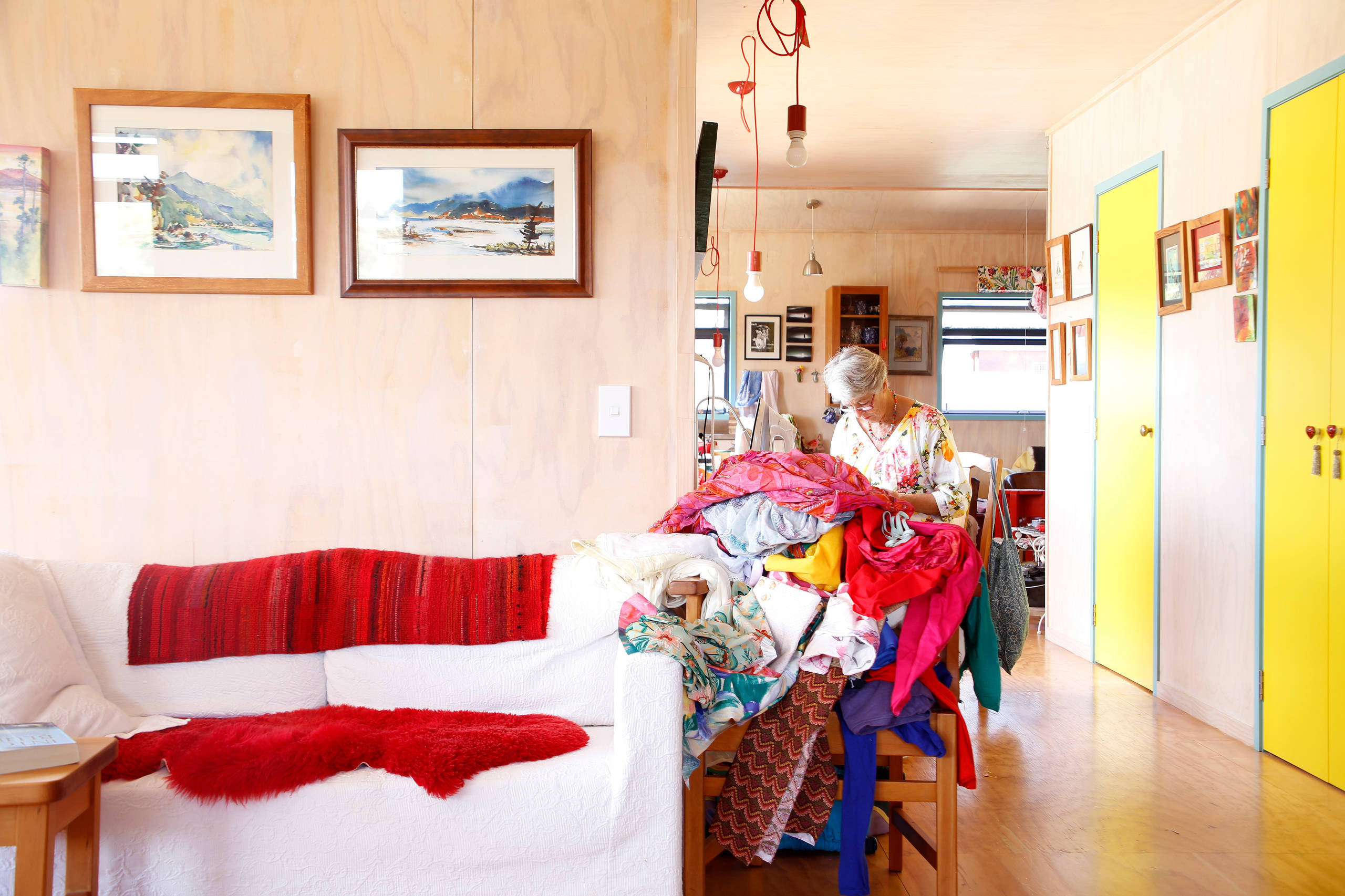 Houzz Новая Зеландия: Яркий дом с цветными рамами