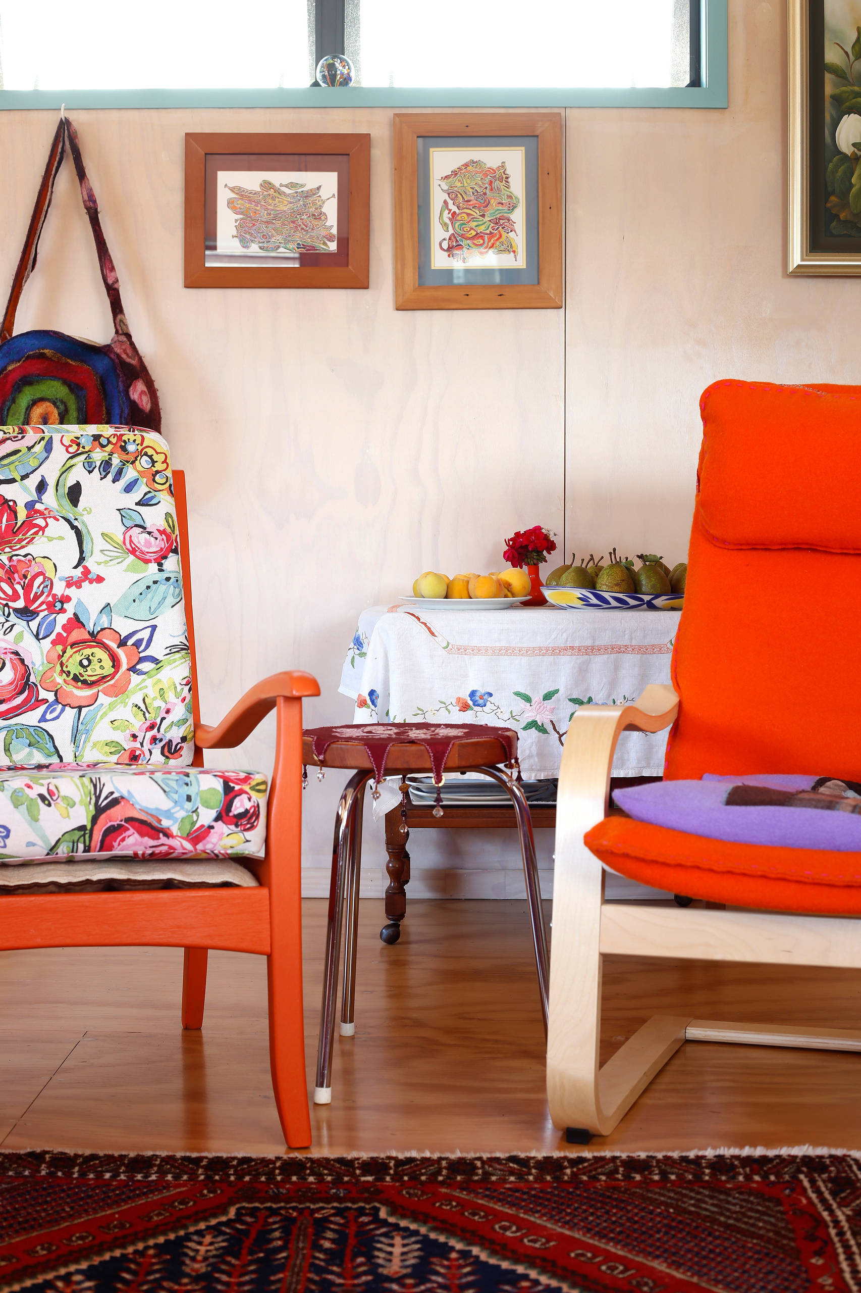 Houzz Новая Зеландия: Яркий дом с цветными рамами