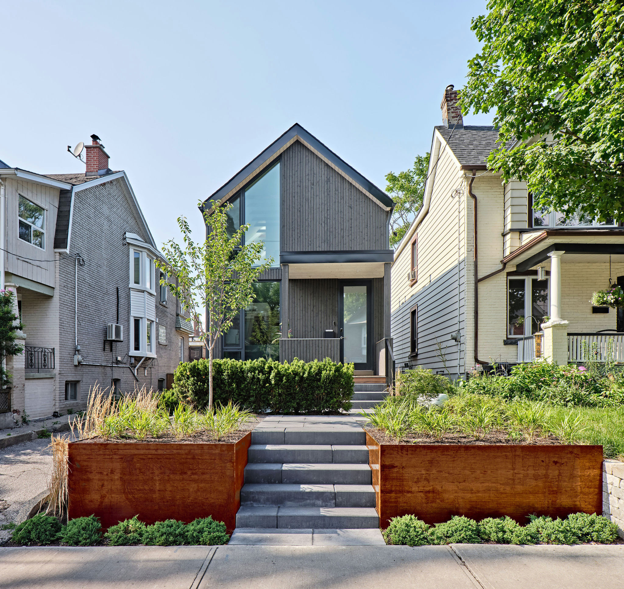 Сад недели: Крошечный дворик в центре Торонто