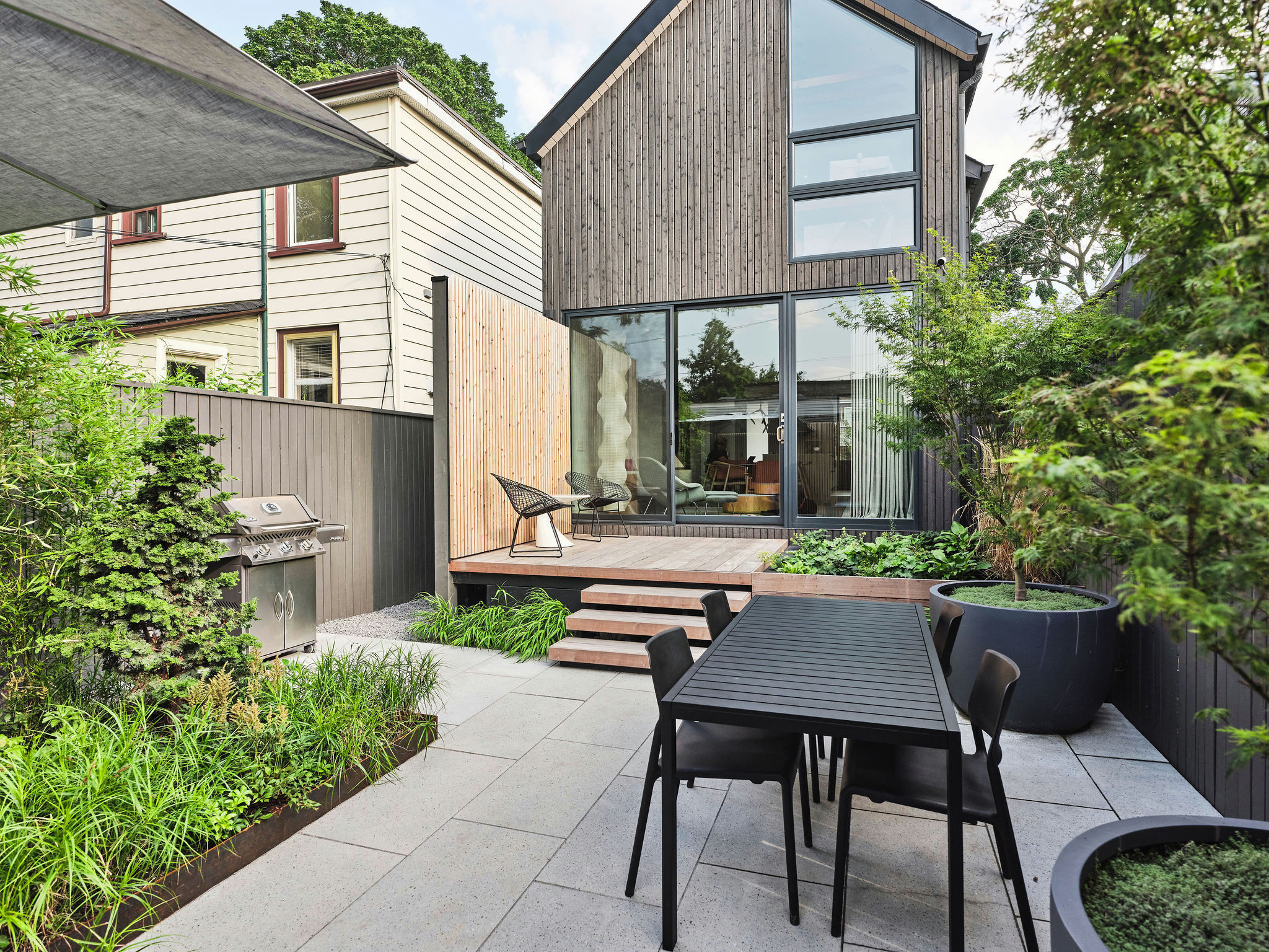 Сад недели: Крошечный дворик в центре Торонто