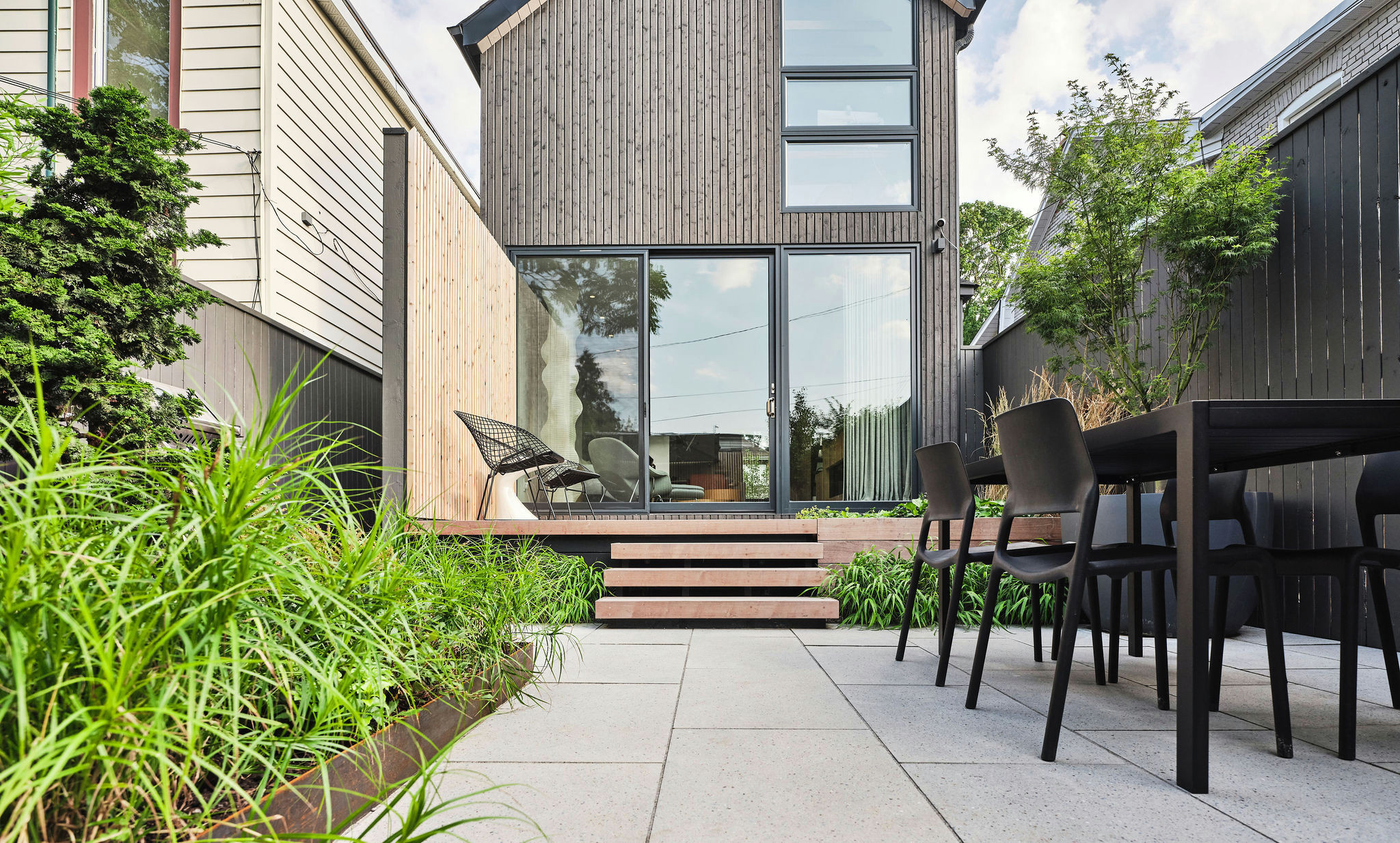 Сад недели: Крошечный дворик в центре Торонто