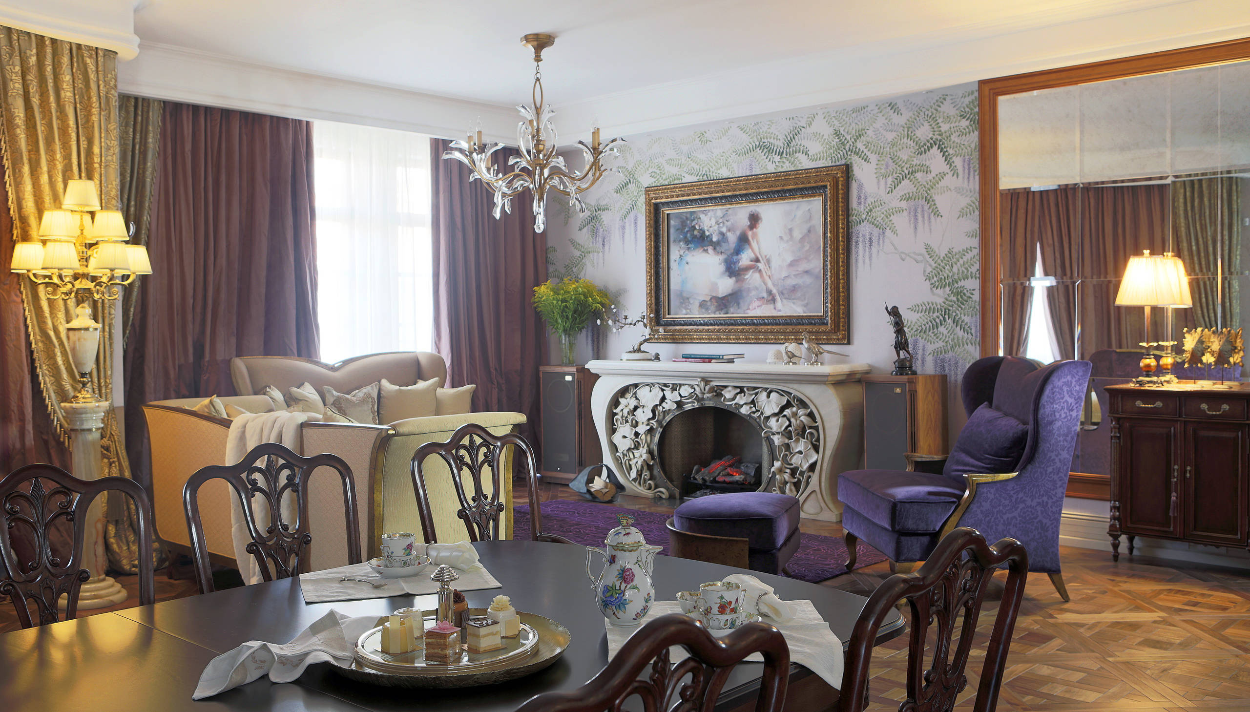 Houzz тур: Изысканная неоклассика в ярких тонах