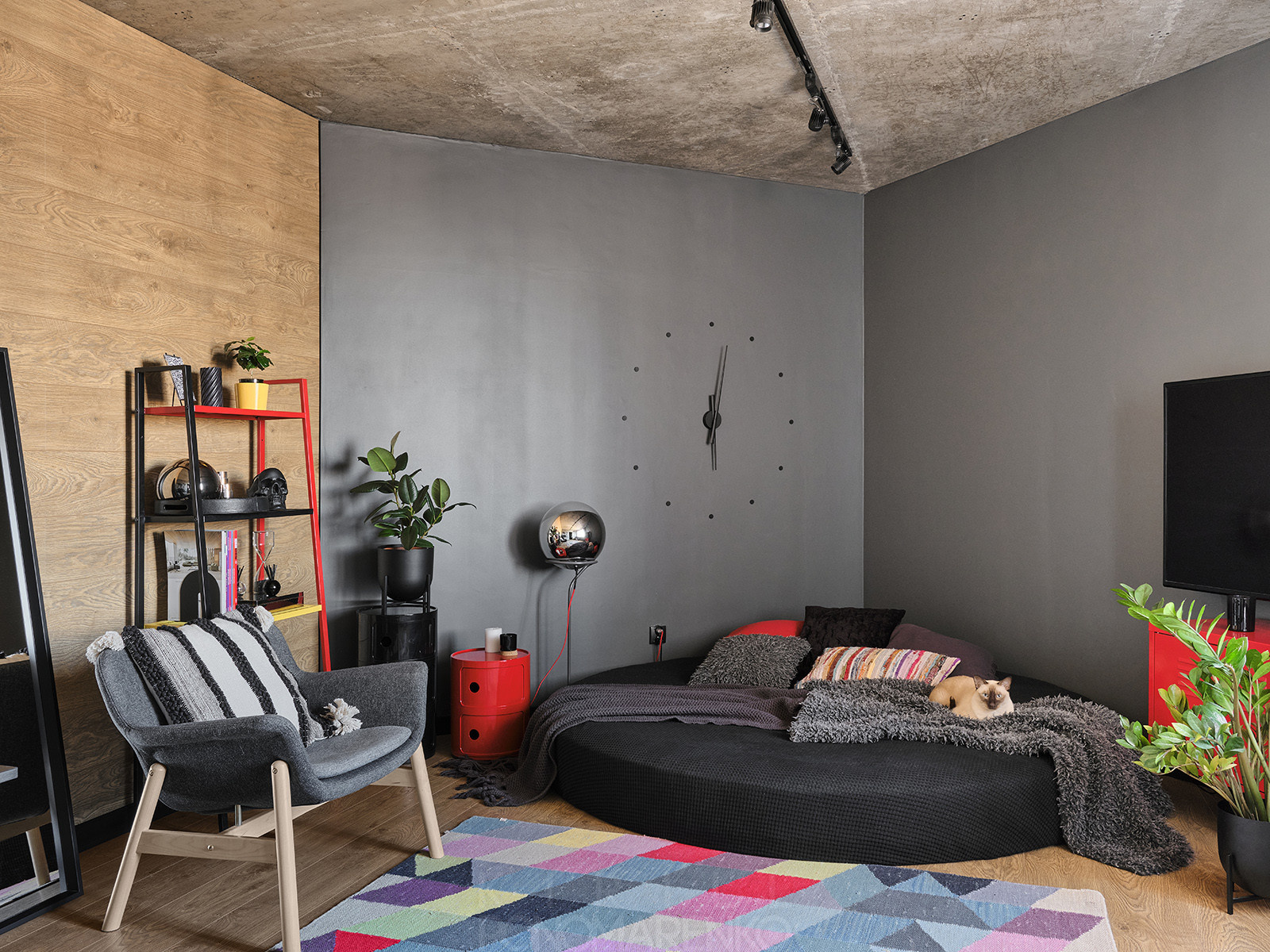 В гостях: квартира в Мурино, где дизайнер жил во время ремонта