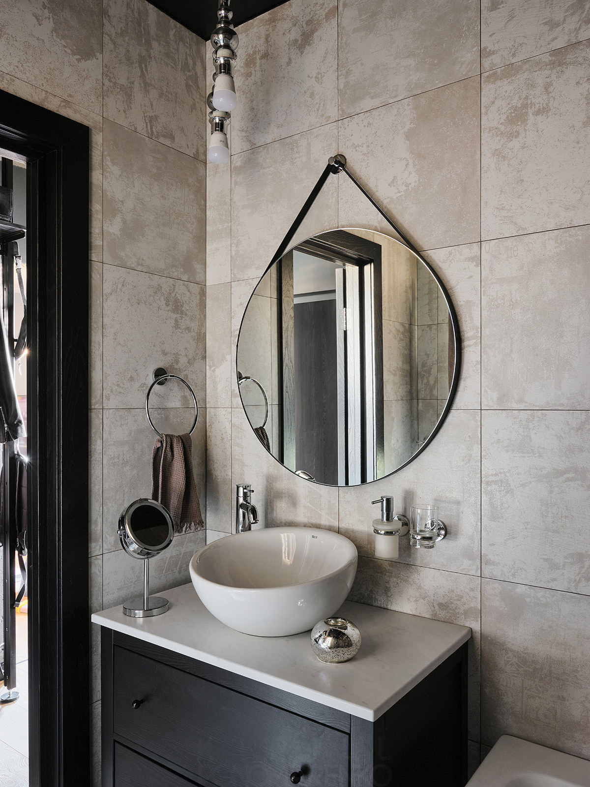 В гостях: квартира в Мурино, где дизайнер жил во время ремонта