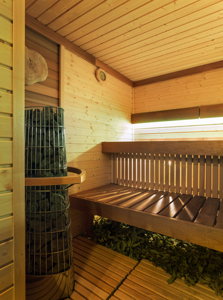 Houzz Украина: Дом для холостяка с камином и СПА-зоной