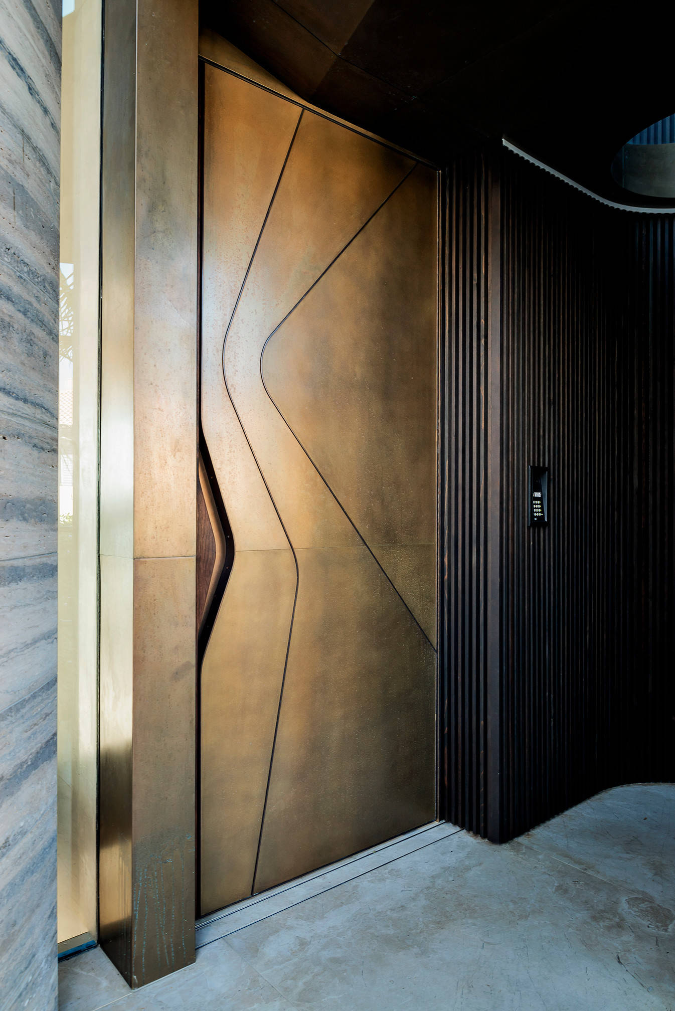 Просто фото: 16 идей, как оформить входную дверь