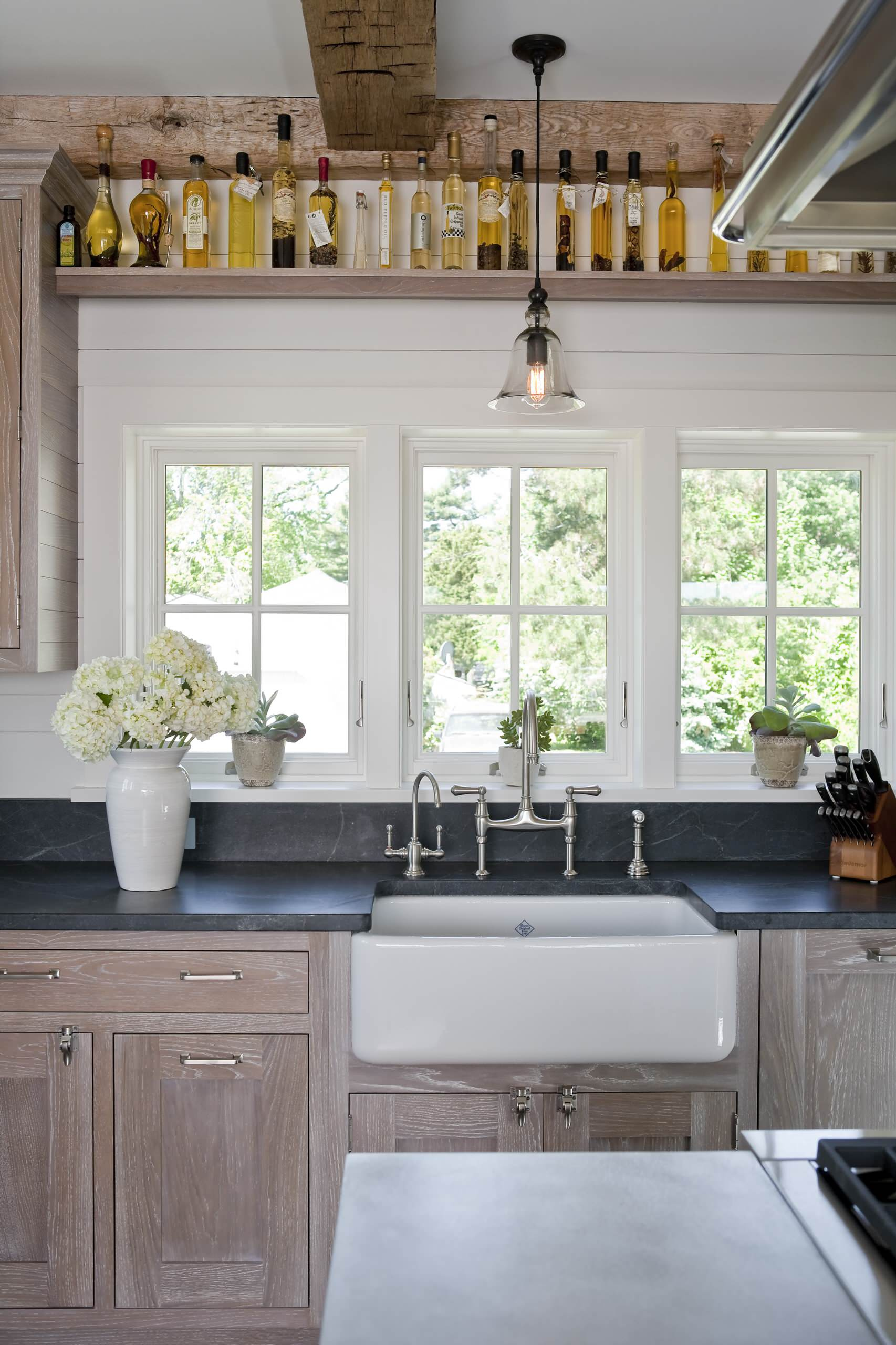 9 советов, как обыграть мебель из беленого дерева в интерьере