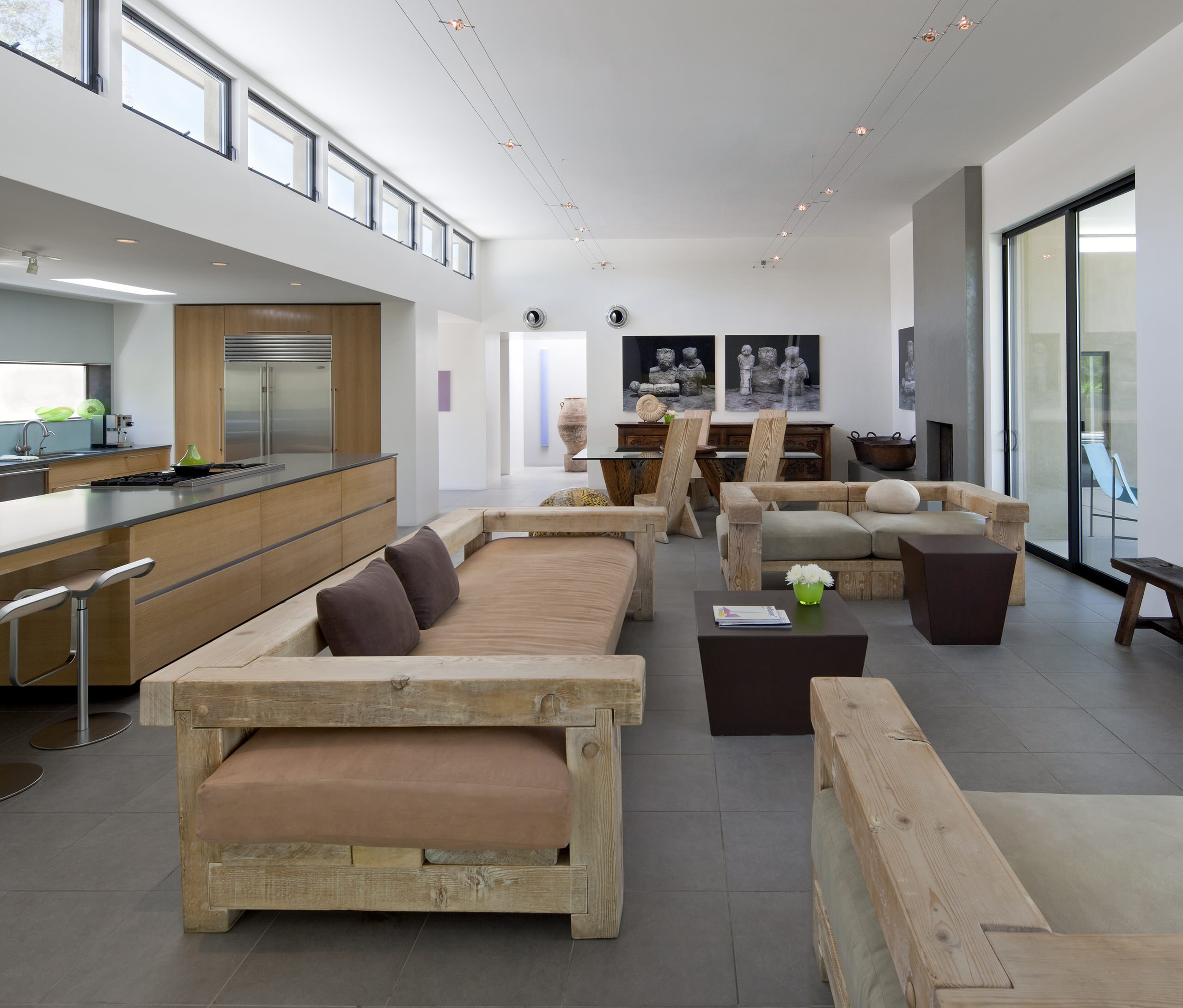 9 советов, как обыграть мебель из беленого дерева в интерьере