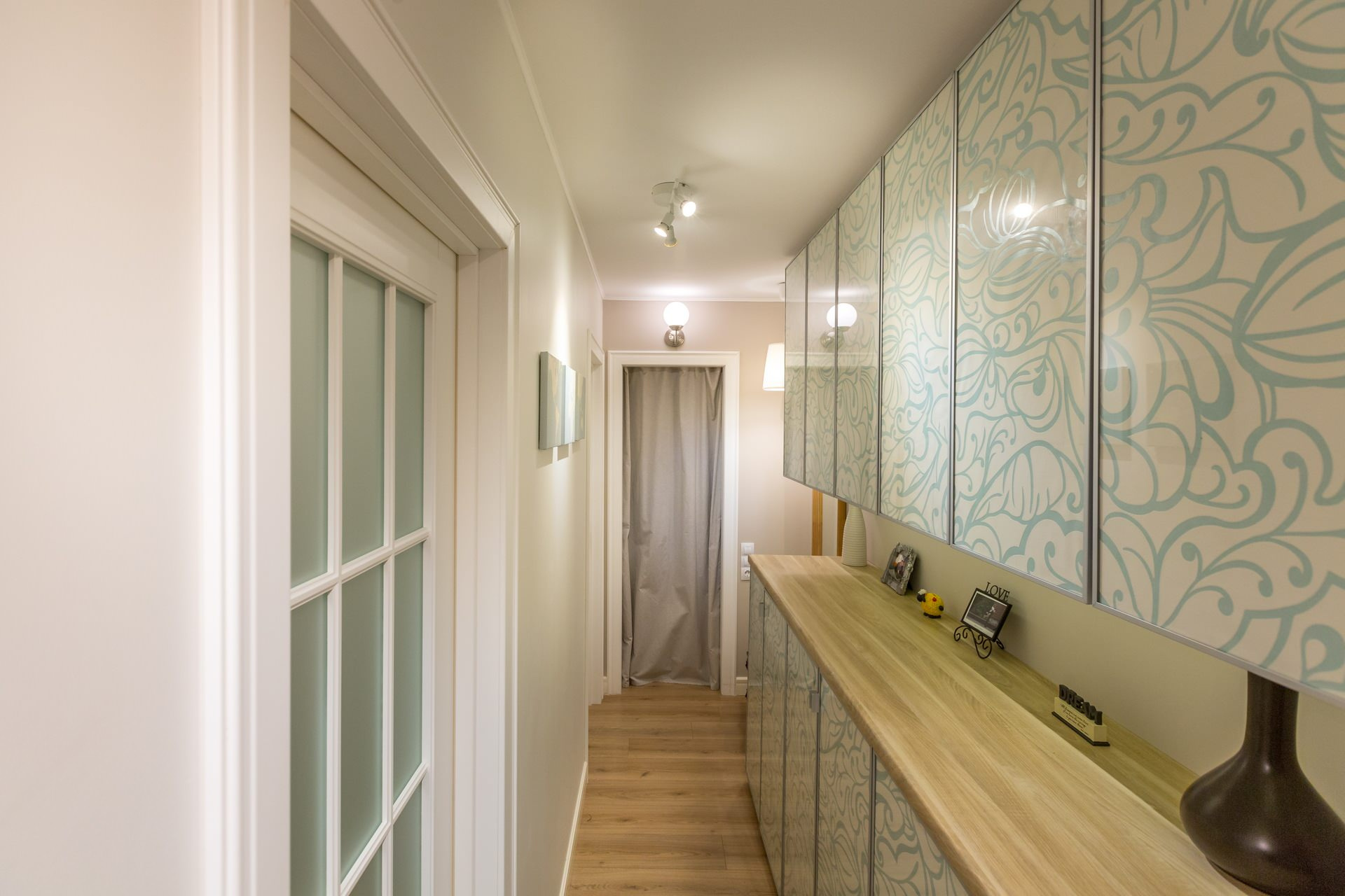 Вопрос: Какие обои выбрать для прихожей и коридора