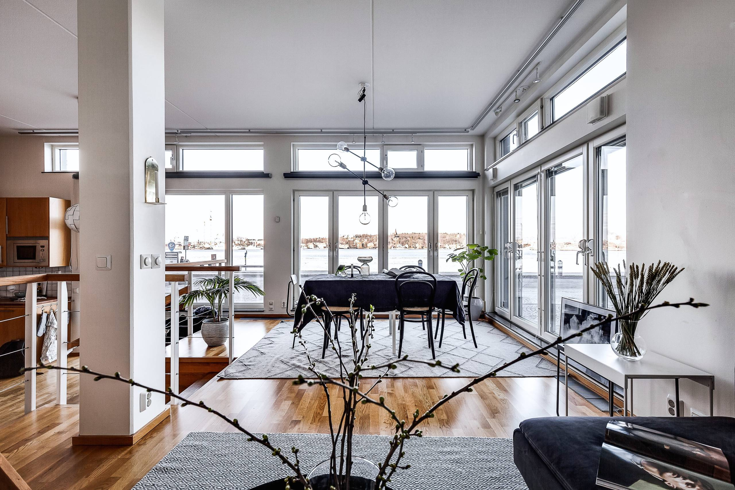 Houzz Швеция: Квартира в здании бывшей фабрики с видом на залив