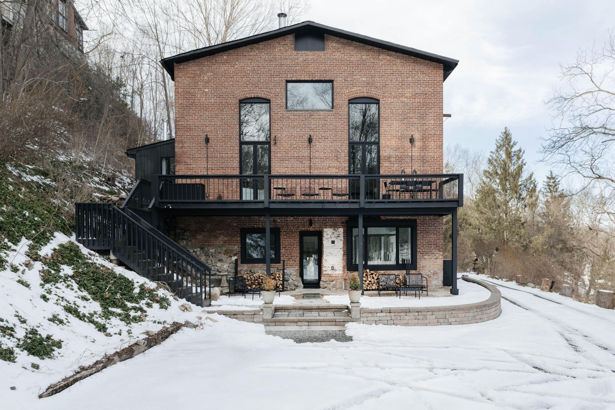 До и после: Из корпуса завода — в дом для отдыха под Нью-Йорком