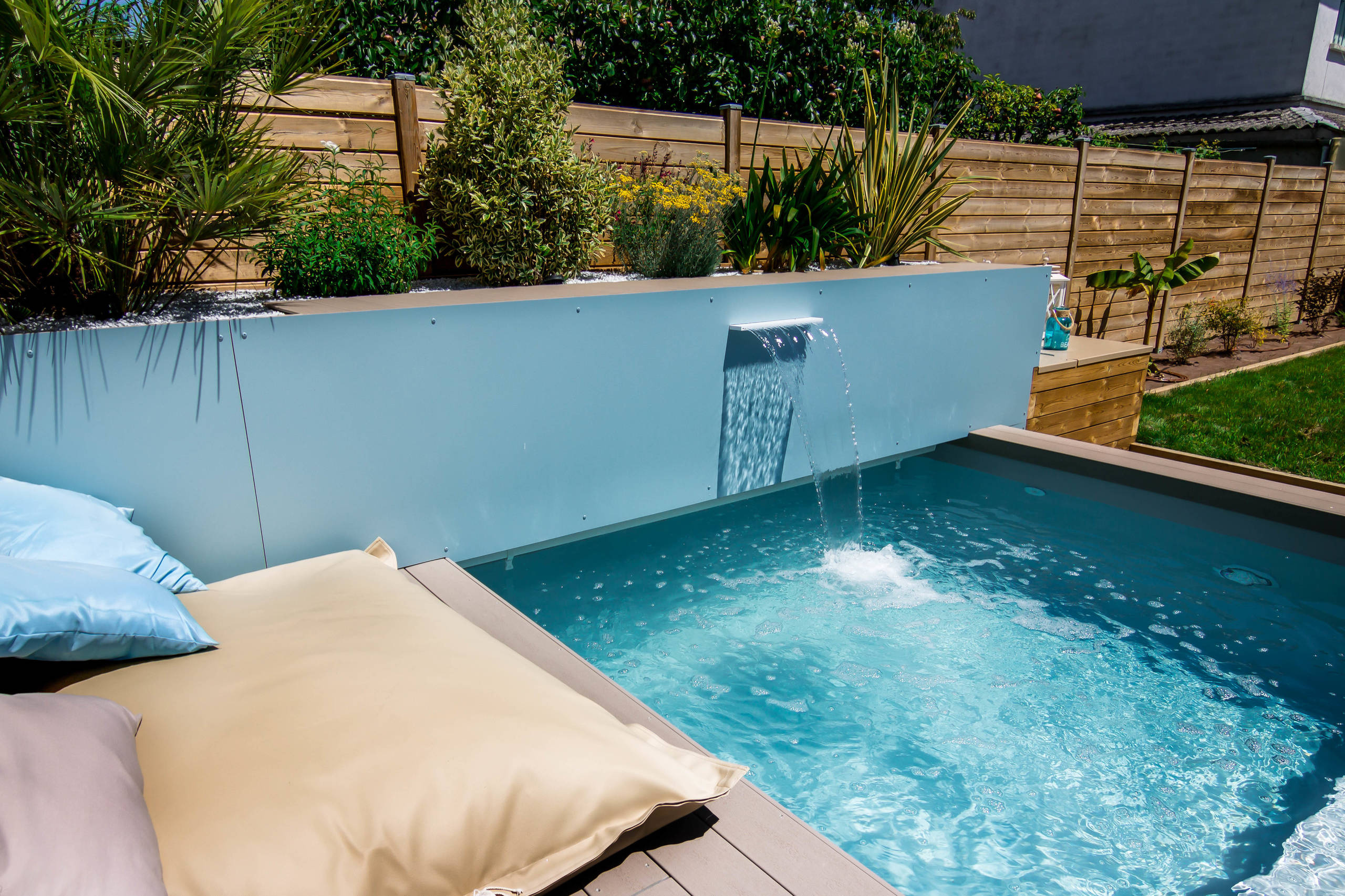 Проект недели: Маленький бассейн в саду под Тулузой