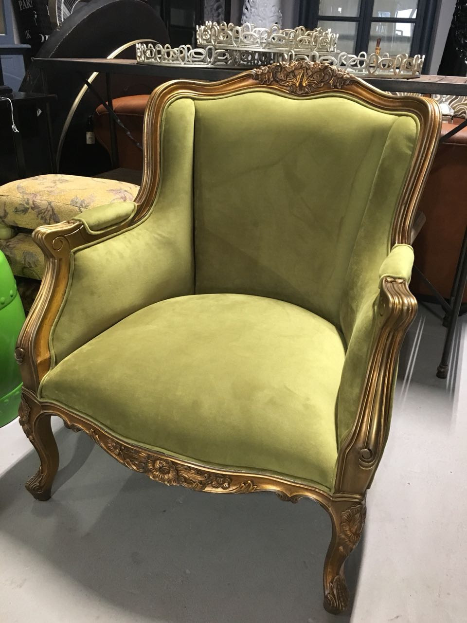 Сроки и смета: 30 000 ₽ и шесть недель — перетяжка кресла