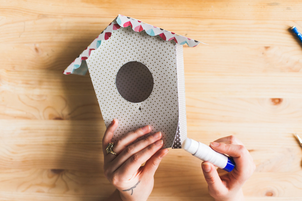 DIY: Декоративный скворечник для птиц из бумаги и картона