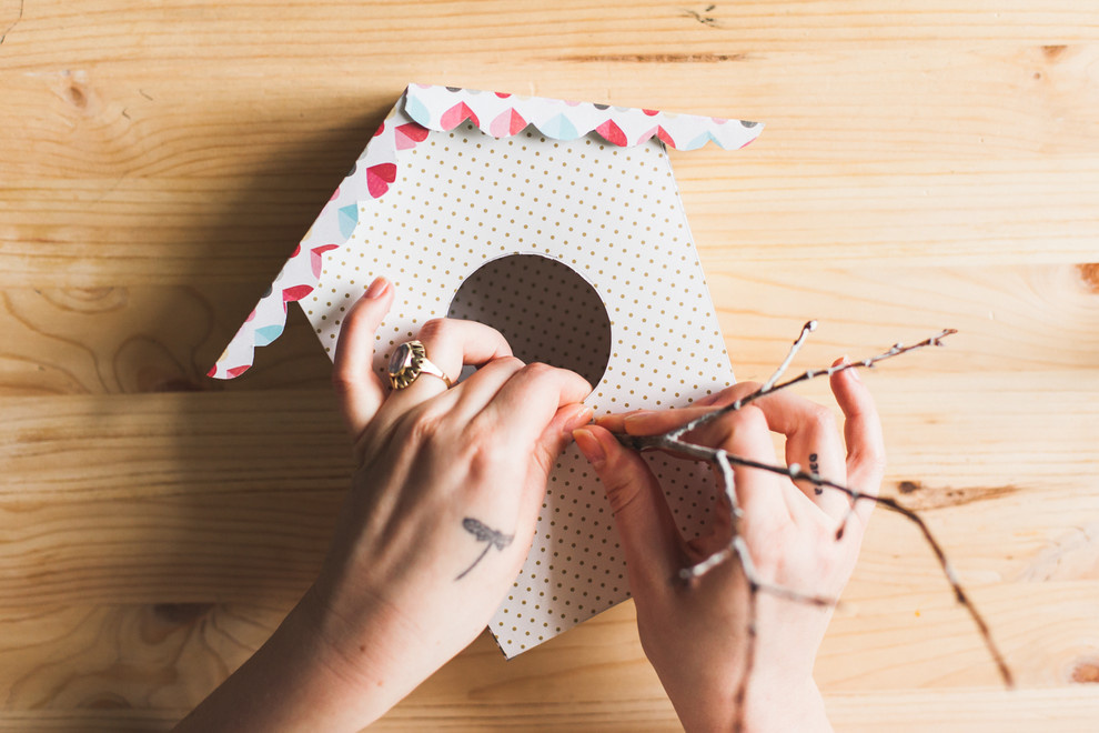 DIY: Декоративный скворечник для птиц из бумаги и картона
