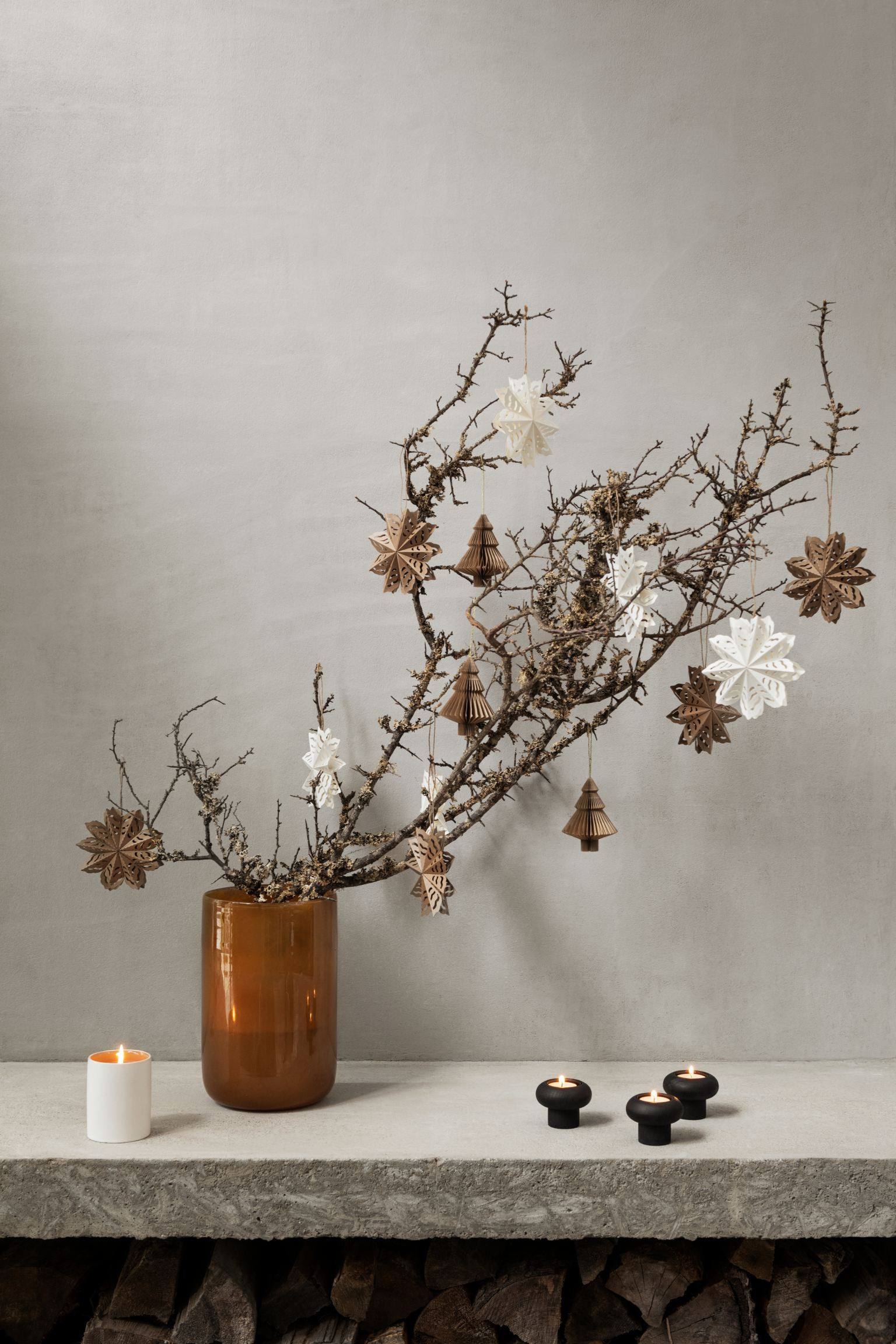 Новый год 2022: три модных схемы для украшения дома и елки