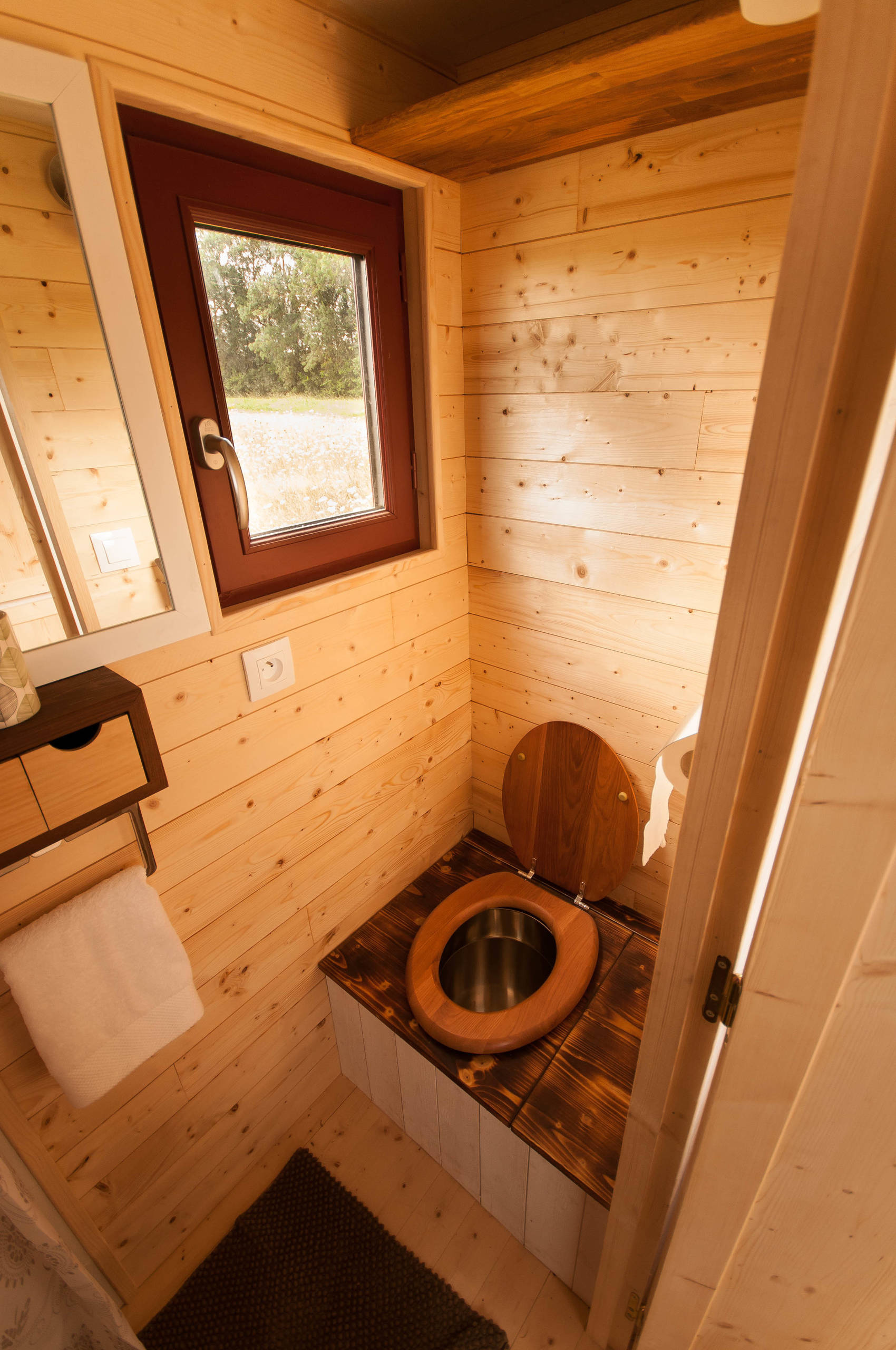 Архитектура: Дом на колесах — 20 кв. м для пары веганов