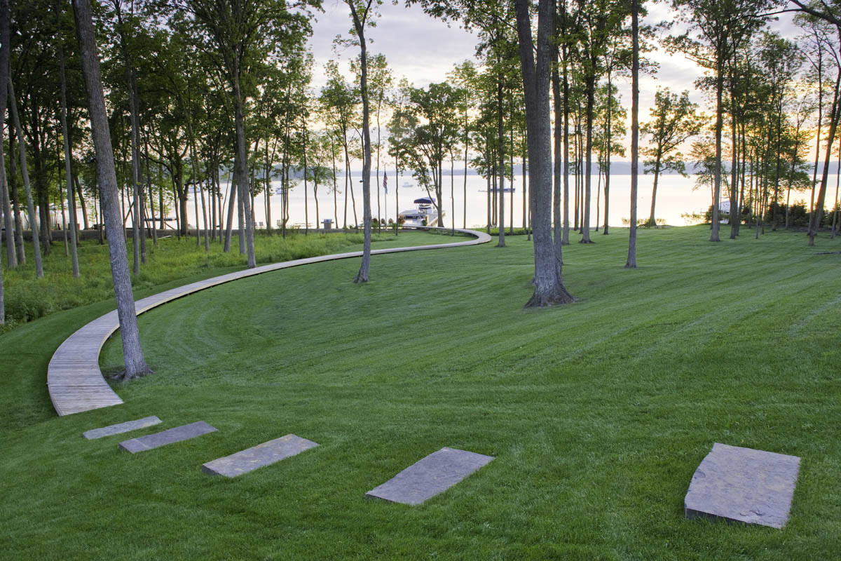 Как правильно: Организовать сад на участке со сложным рельефом