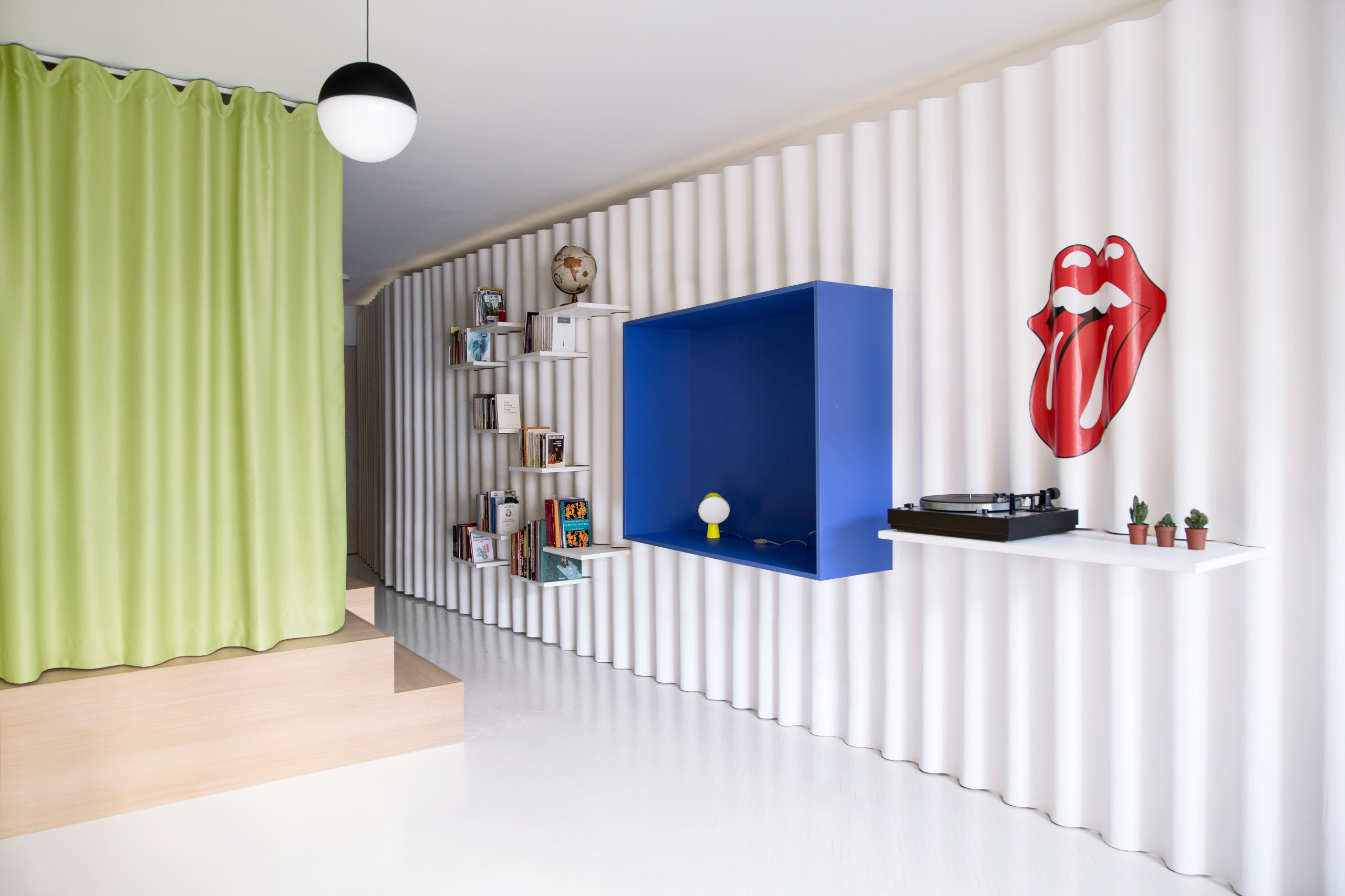 До и после: Студия 42 кв.м. для молодой пары в Париже