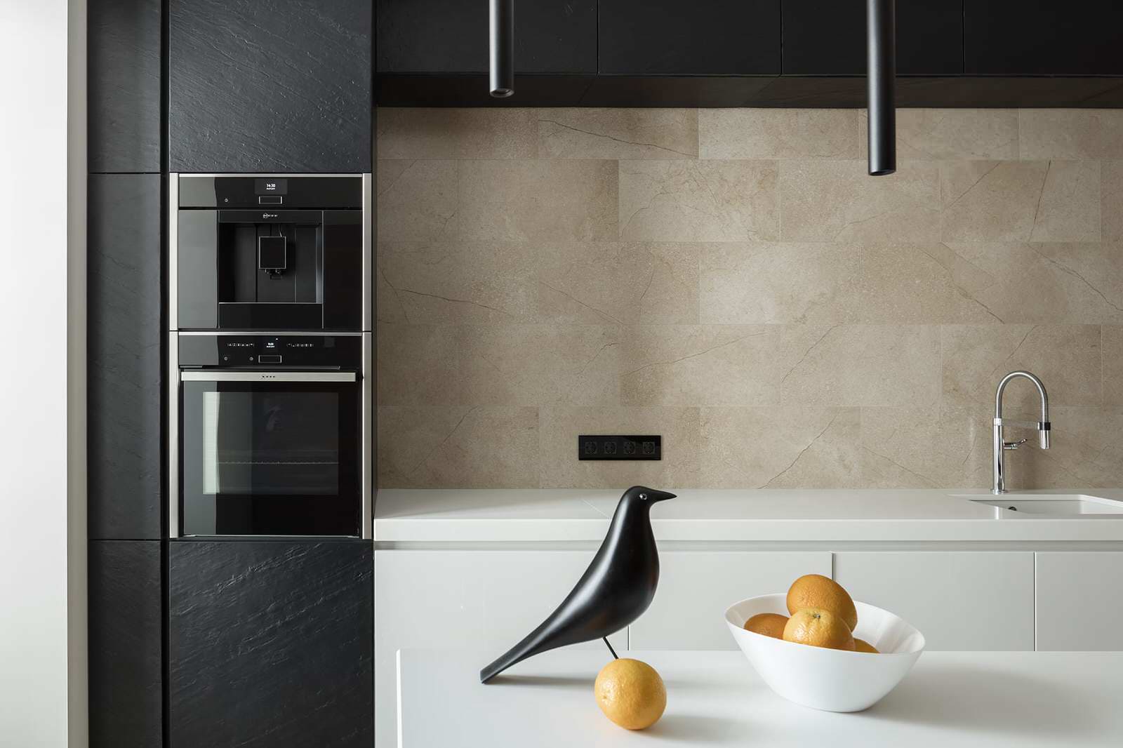 Обзор современной квартиры 170 квм. Полы без плинтуса. Двери в потолок.