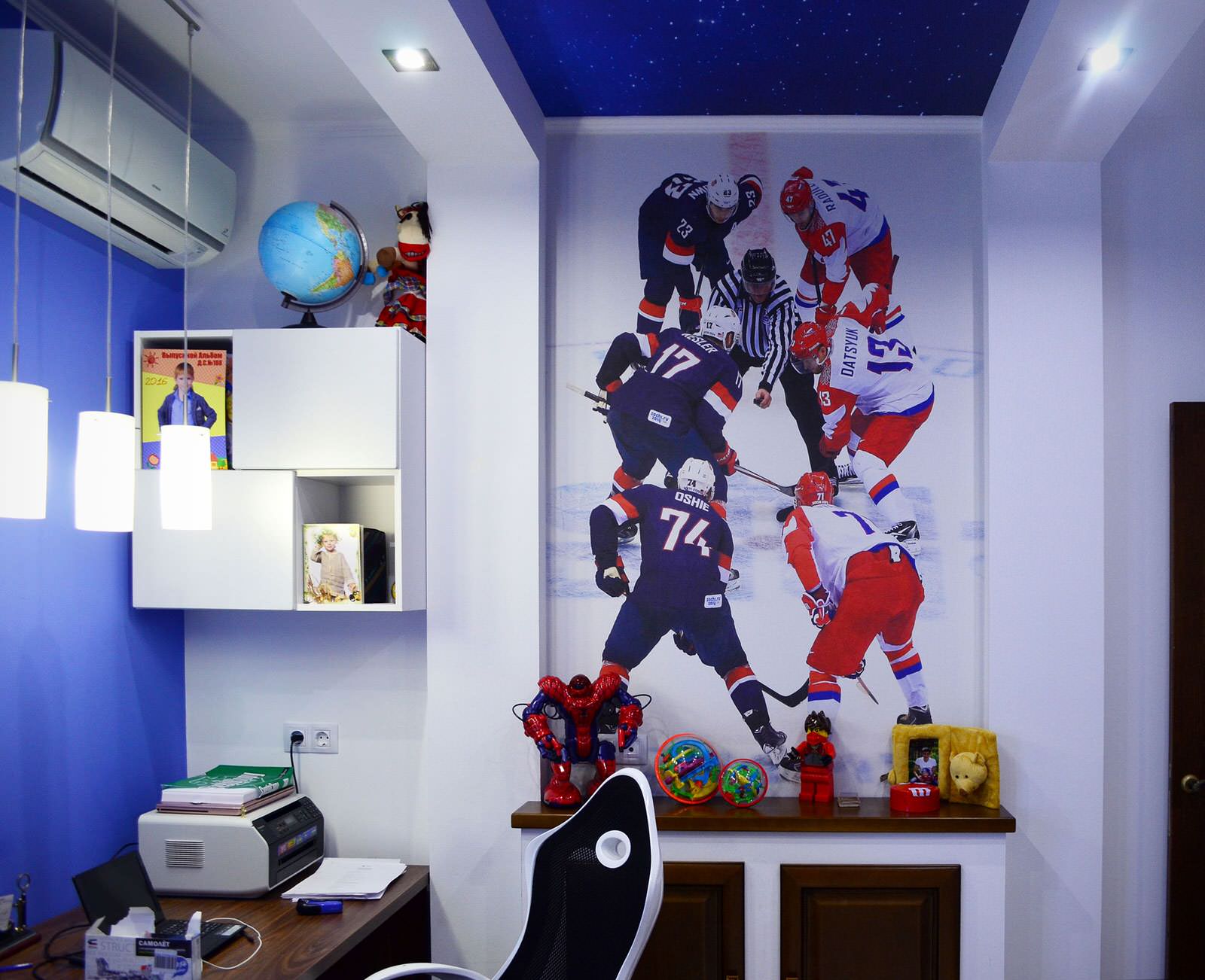 Интерьер детской комнаты для маленького хоккеиста