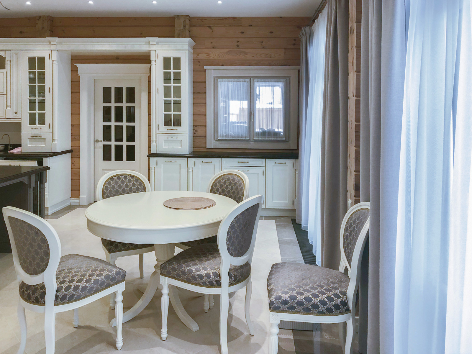 Обложка альбома: Beautiful Houses - 2015. Осень. Стенд VERONA mobili. Москва. Крокус.