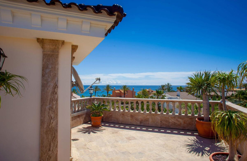 Villa on the sea coast of Cabo Roig