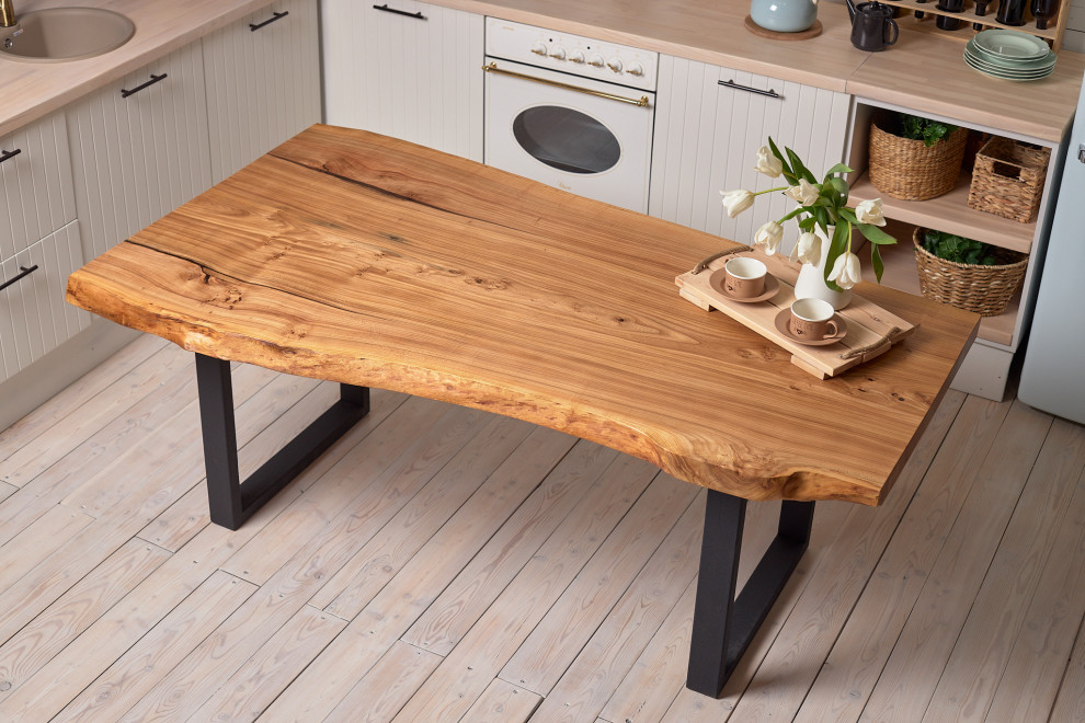 Обеденный стол из слэба карагача