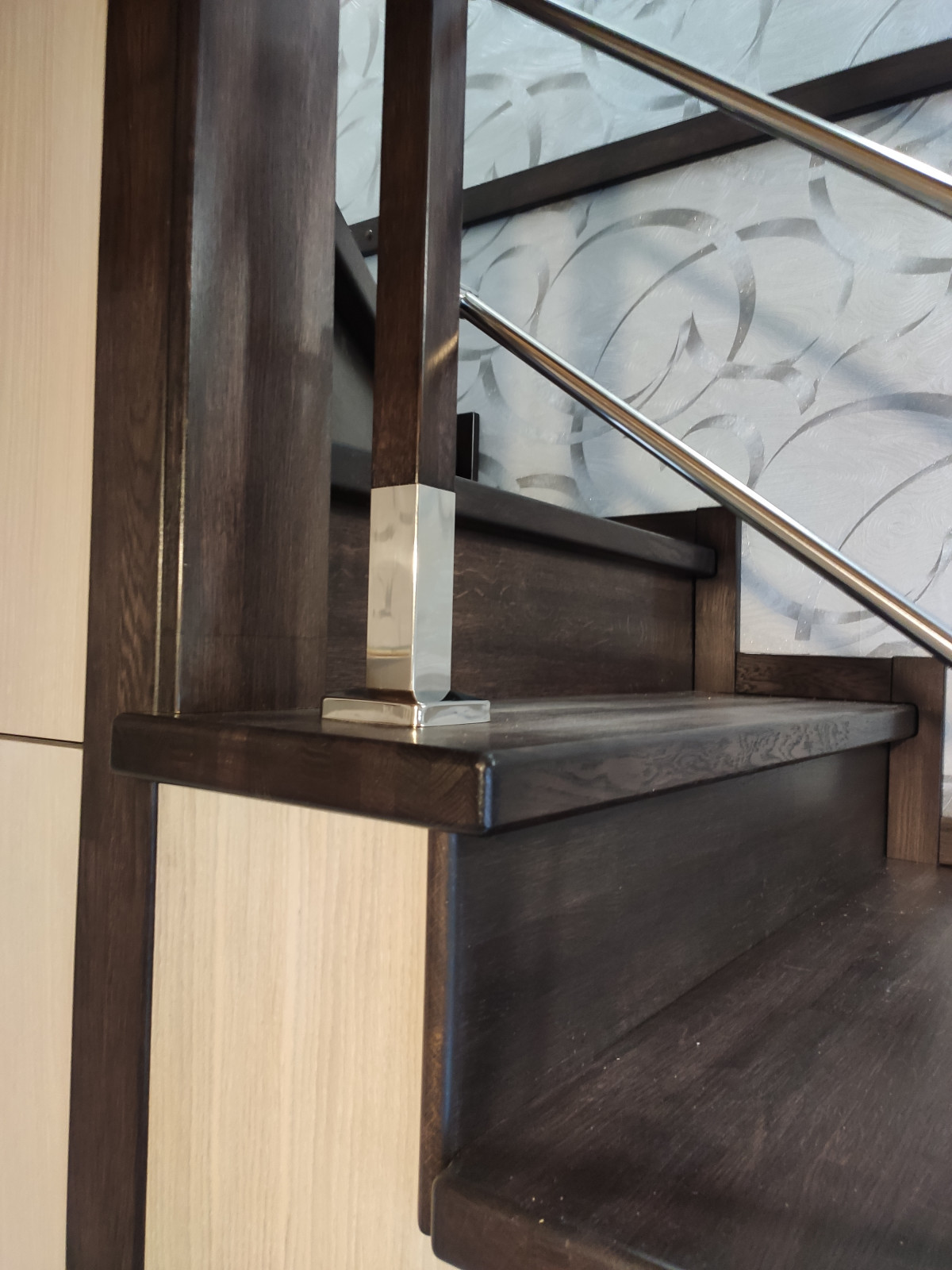 Обшивка металлического каркаса дубом, Графское