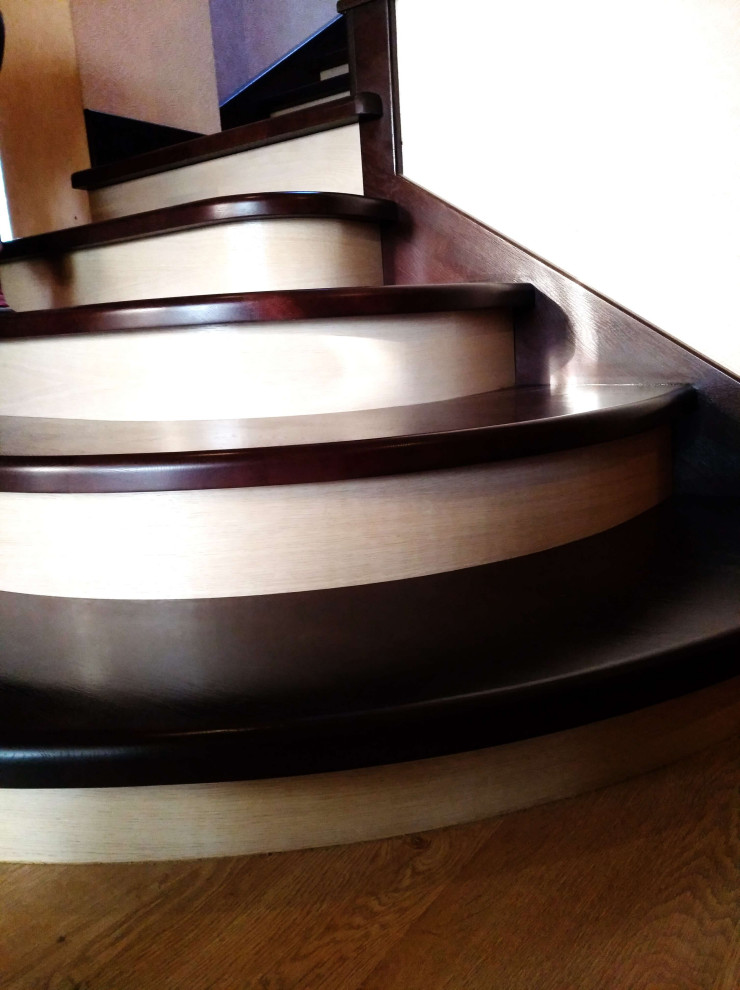 Лестница из дуба, обшивка каркаса