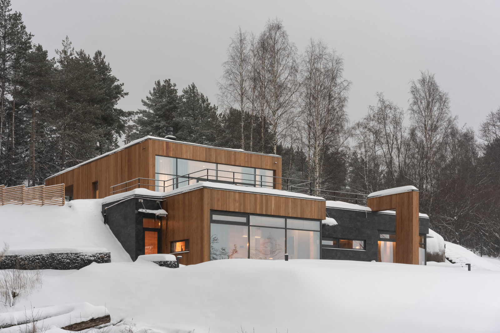 Дом на склоне