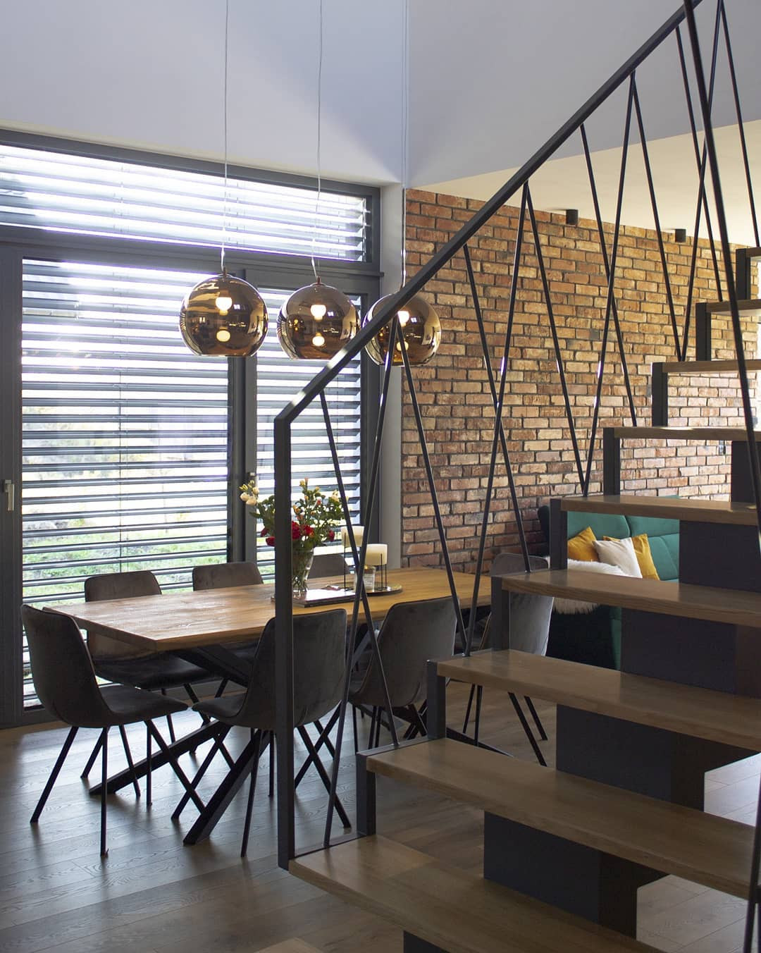 Дизайнерская лестница в стиле лофт