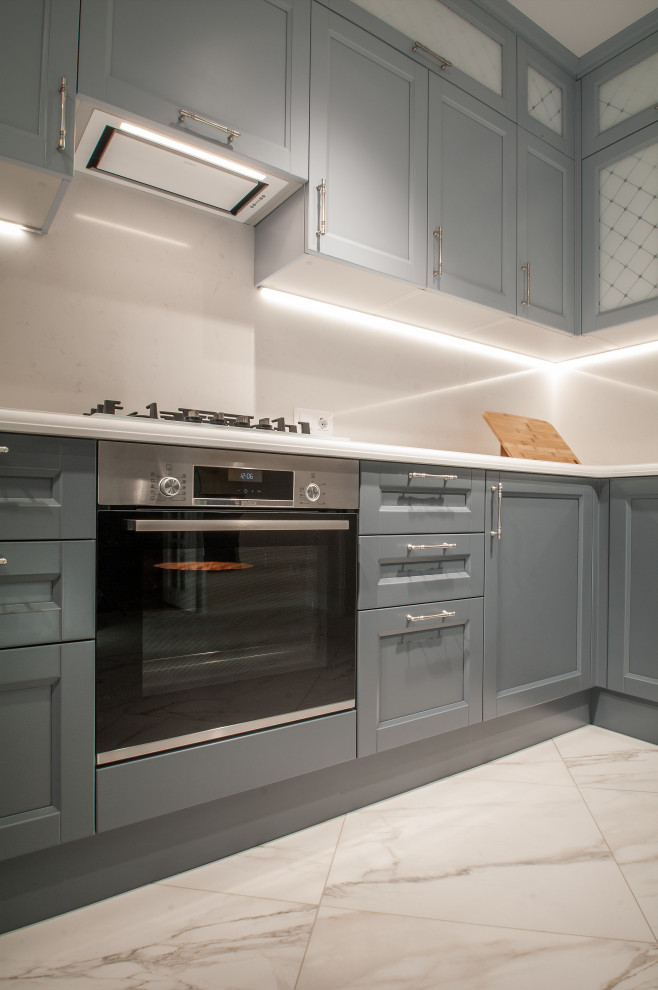 Серая кухня в классике