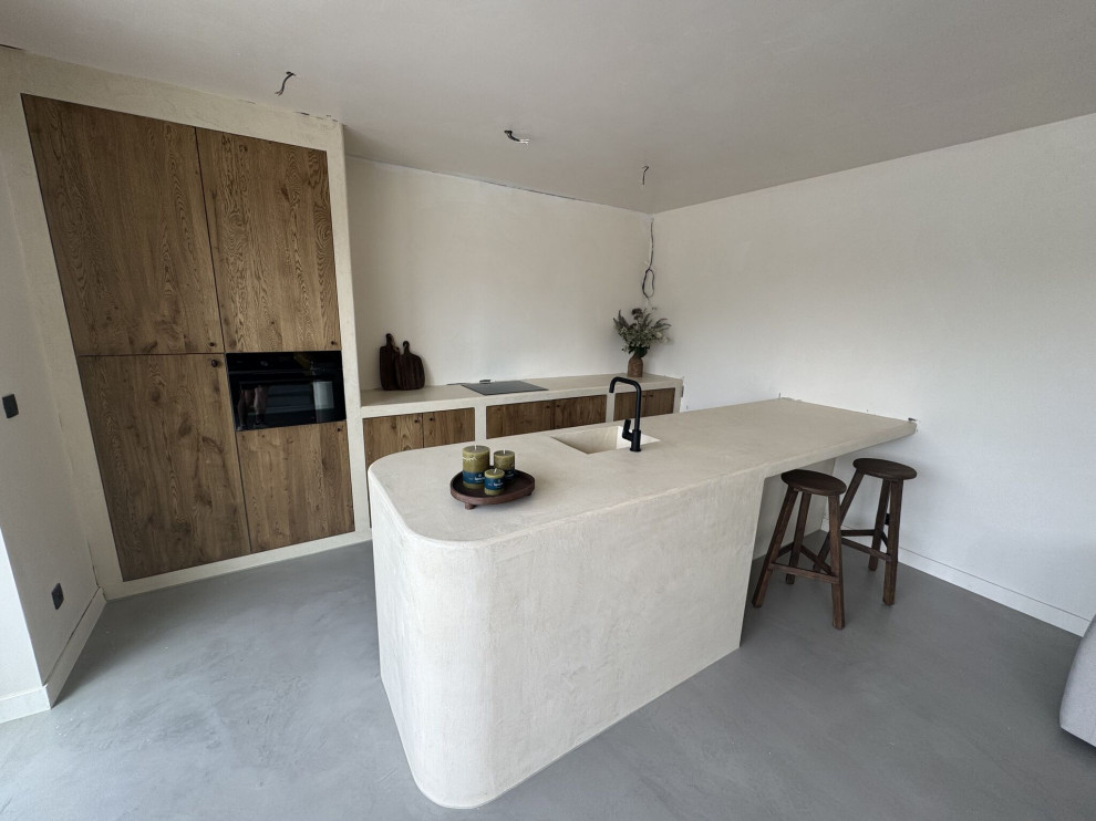 Кухня в стиле минимализм с отделкой под микроцемент