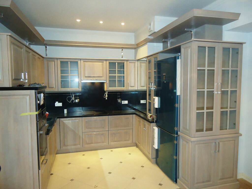 Обложка проекта: Кухня выполнена из шпонированного МДФ ,фасады массив дуба.