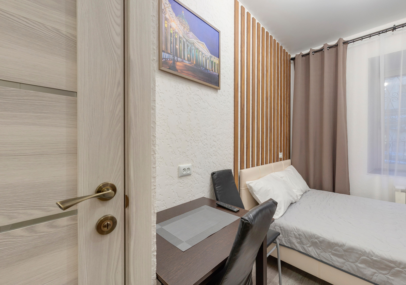 Мини-студия под сдачу посуточно на Марата 22 номер 1