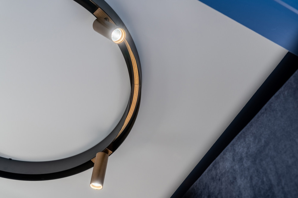 Спальня с портретом музы