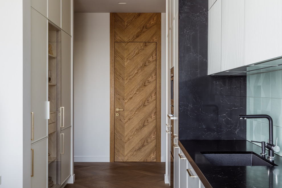 Дом с синими человечками