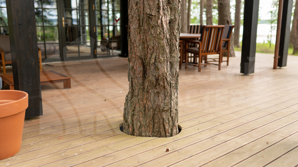 Современный дизайнерский дом с террасой и отделкой из дранки