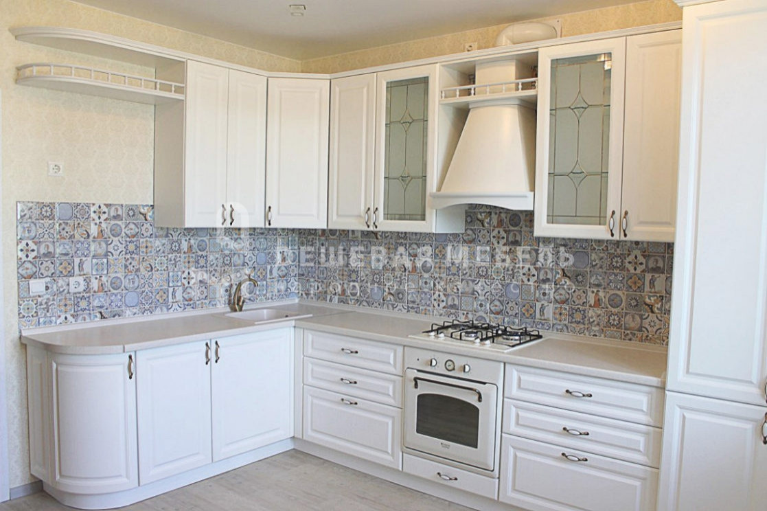 Недорогая кухня белого цвета "Традиция арт.84"