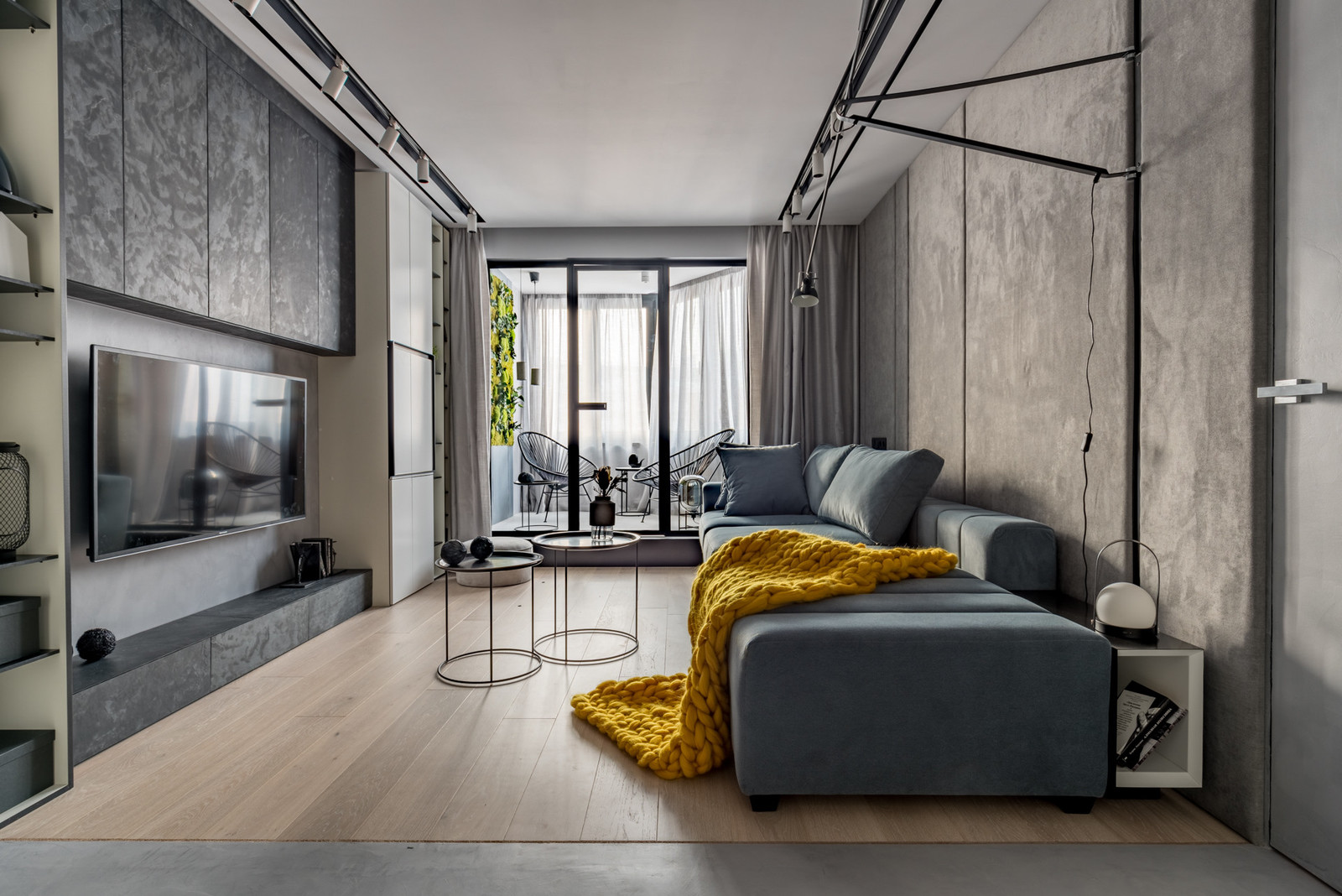 "Белый, серый и графит"